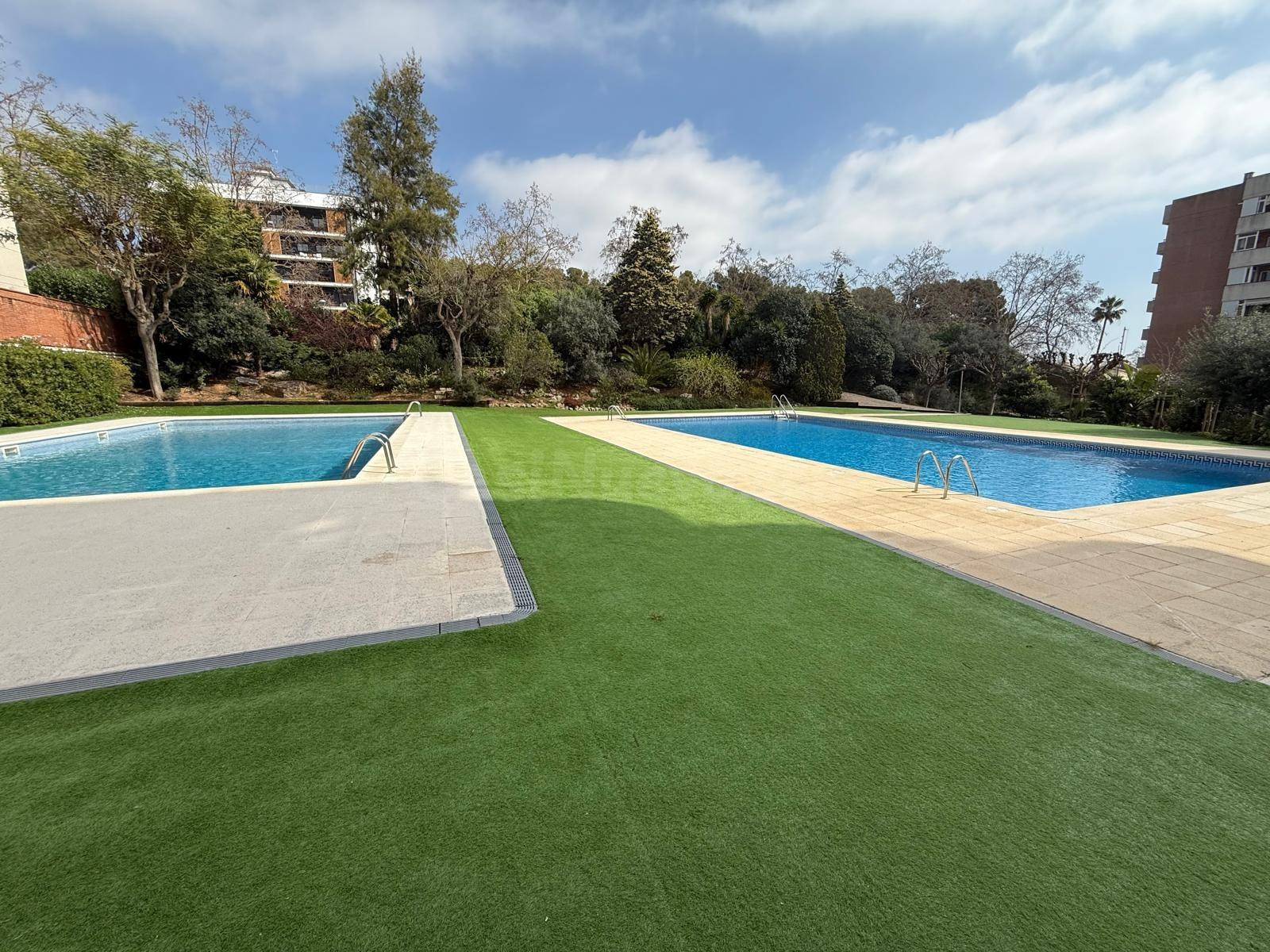 ¡¡Amplio piso con piscina comunitaria en Castelldefels!! - foto 3