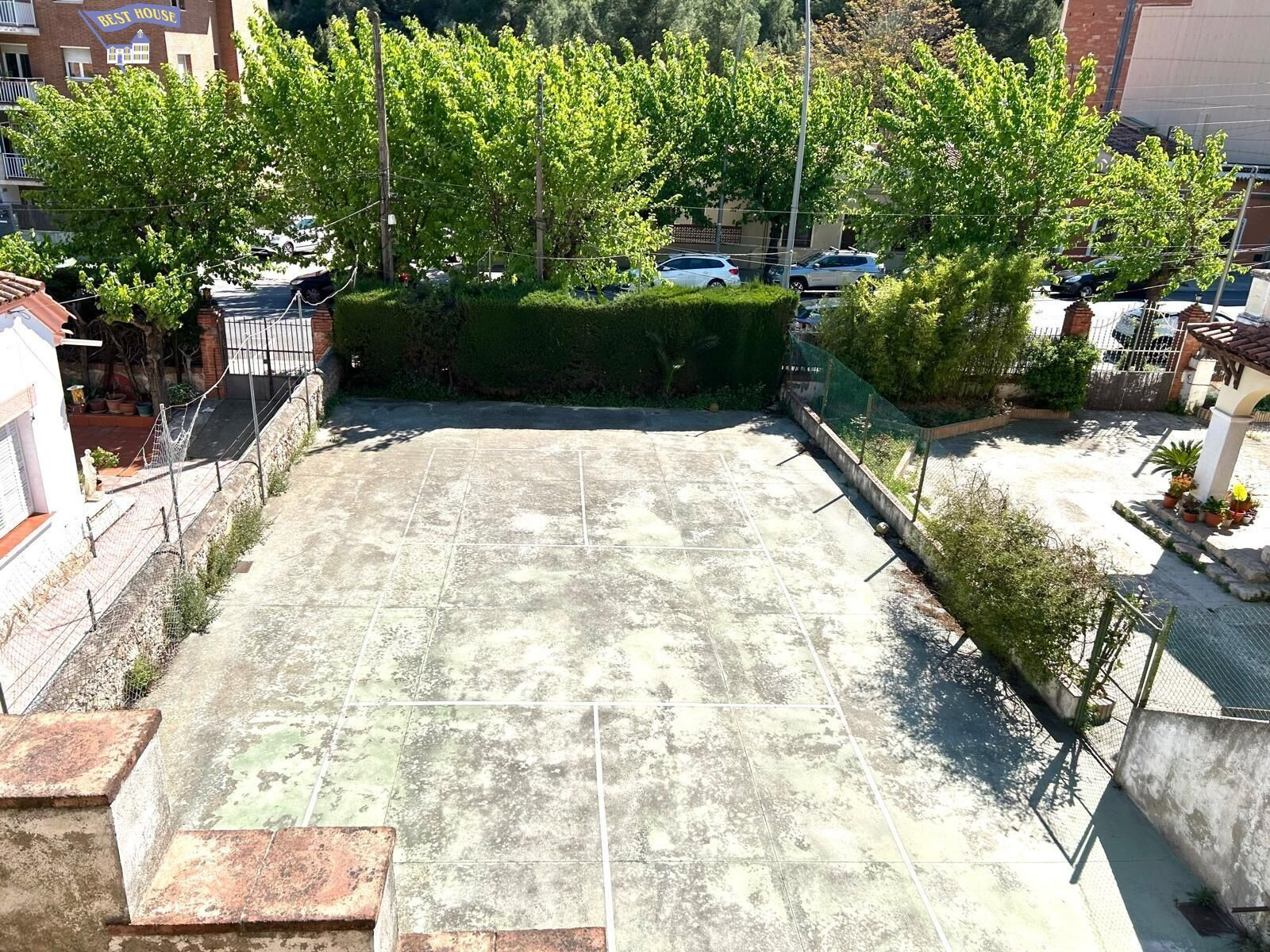 ESPECTACULAR VILLA CON PISCINA, TERRAZAS, GIMNASIO Y PISTA D - foto 2
