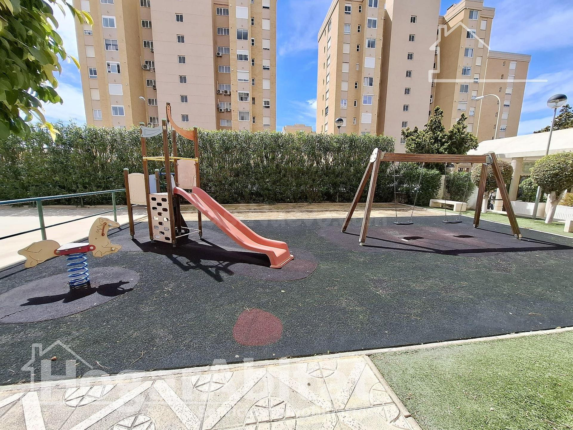¡PLAYA DE SAN JUAN! ÁTICO ALTO EN RESIDENCIAL CON PISCINA Y  - foto 3