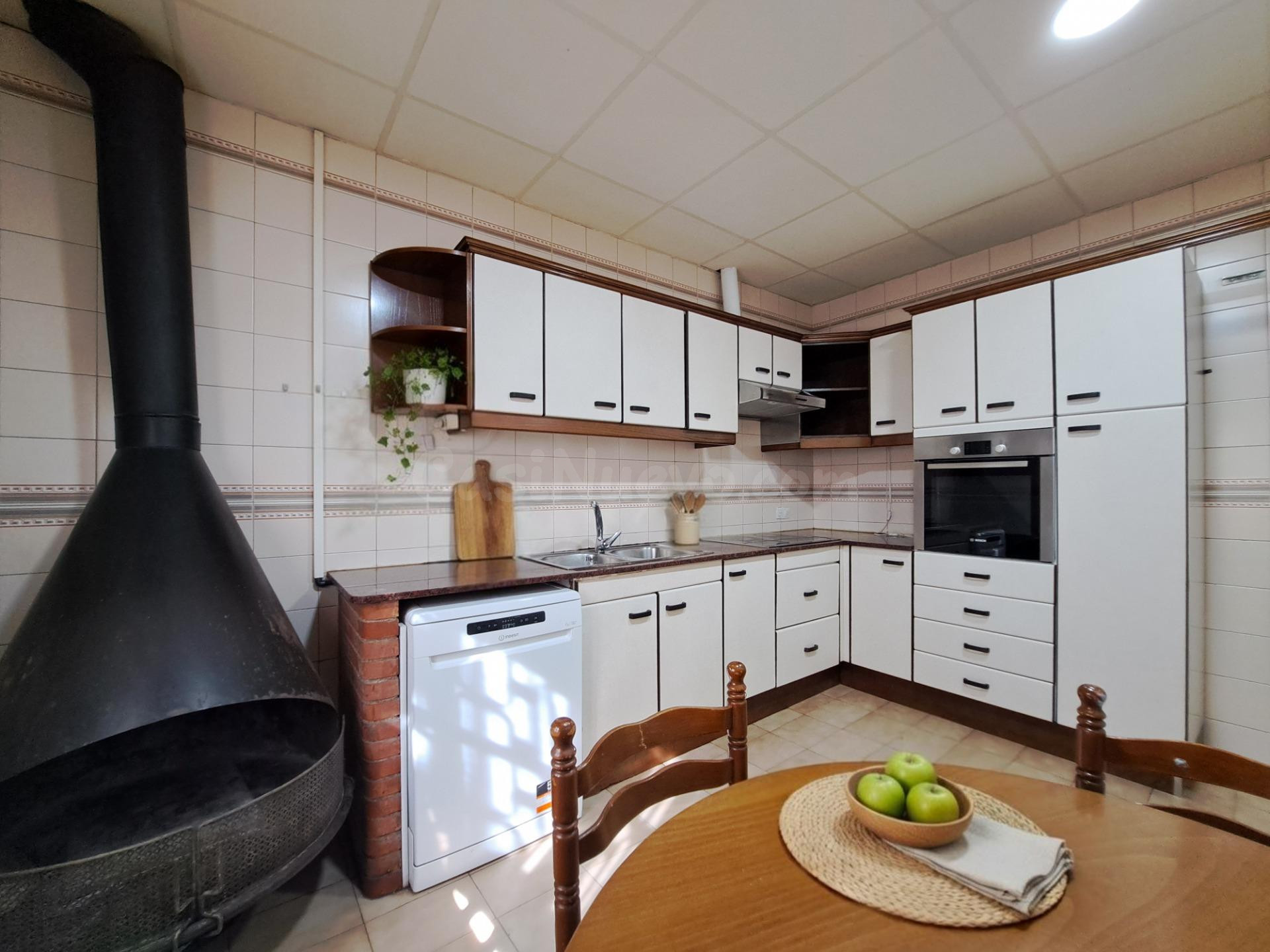 CASA ANTIGUA REFORMADA, ESQUINERA, DE  4 DORMITORIOS, TERRAZ - foto 2