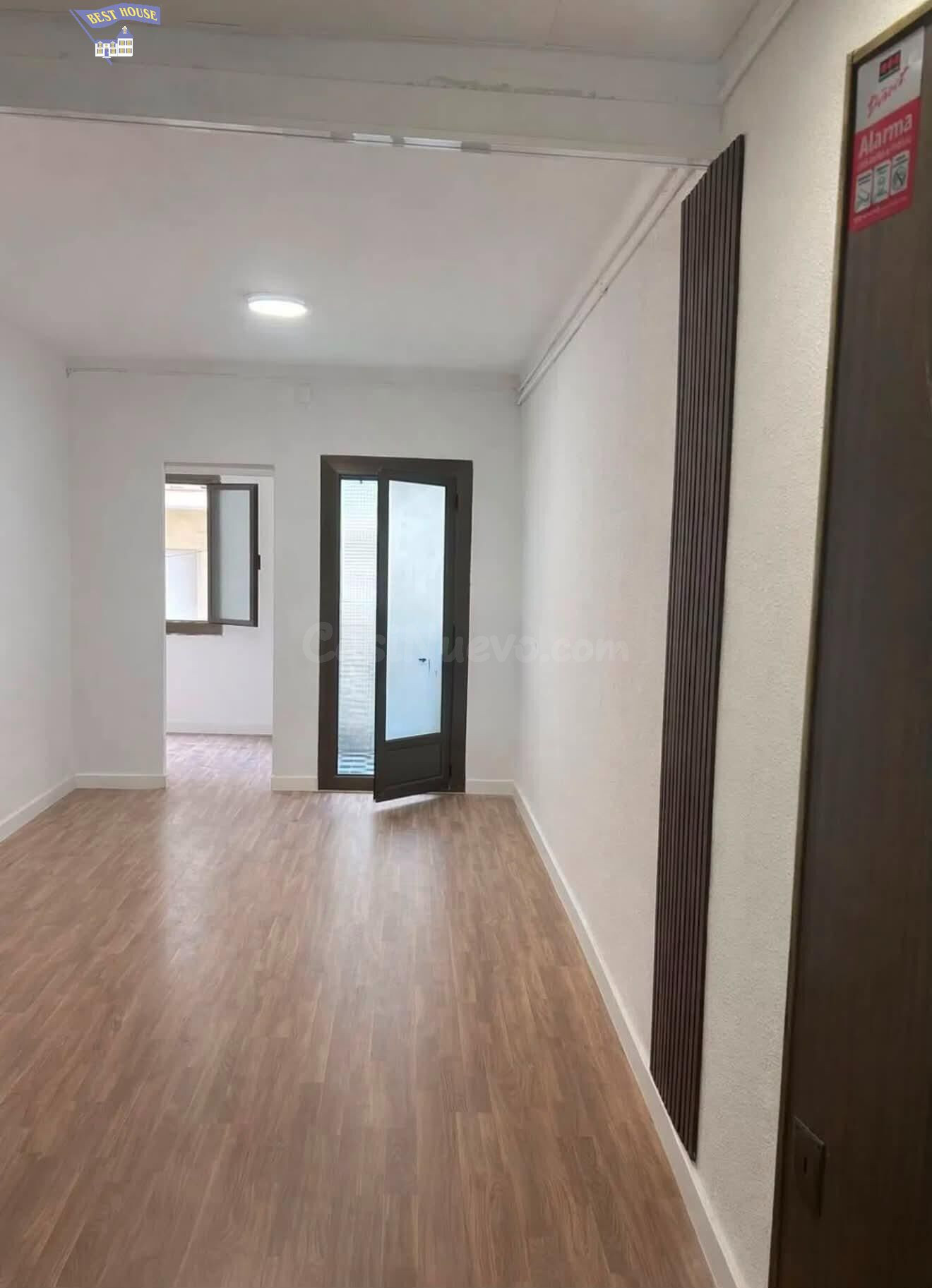 EXCELENTE OPORTUNIDAD EN NOU BARRIS: PISO REFORMADO DE 3 hab - foto 2