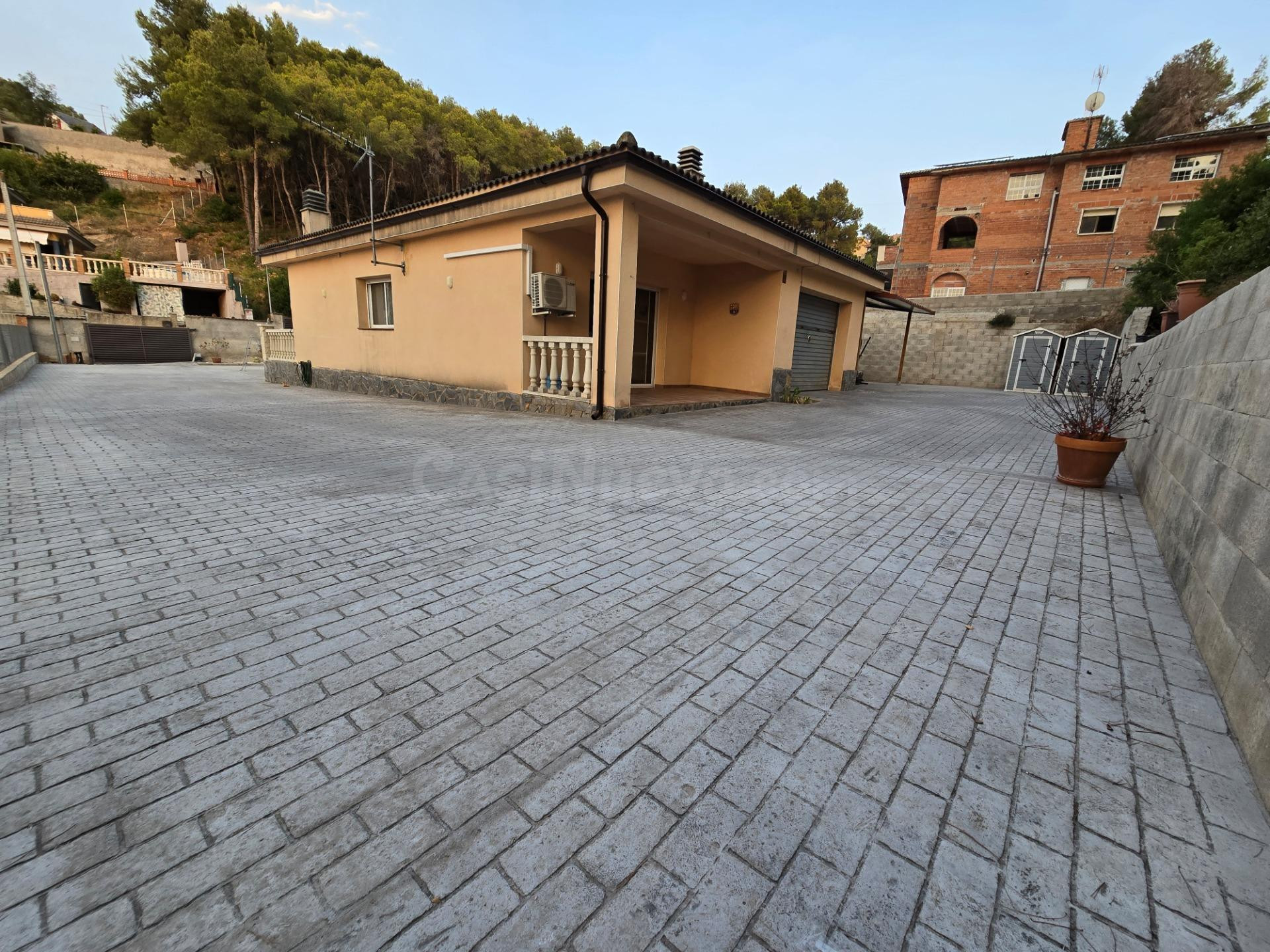 ¡TU REFUGIO PERFECTO A UN PASO DE BARCELONA! Casa de 1 plant - foto 3