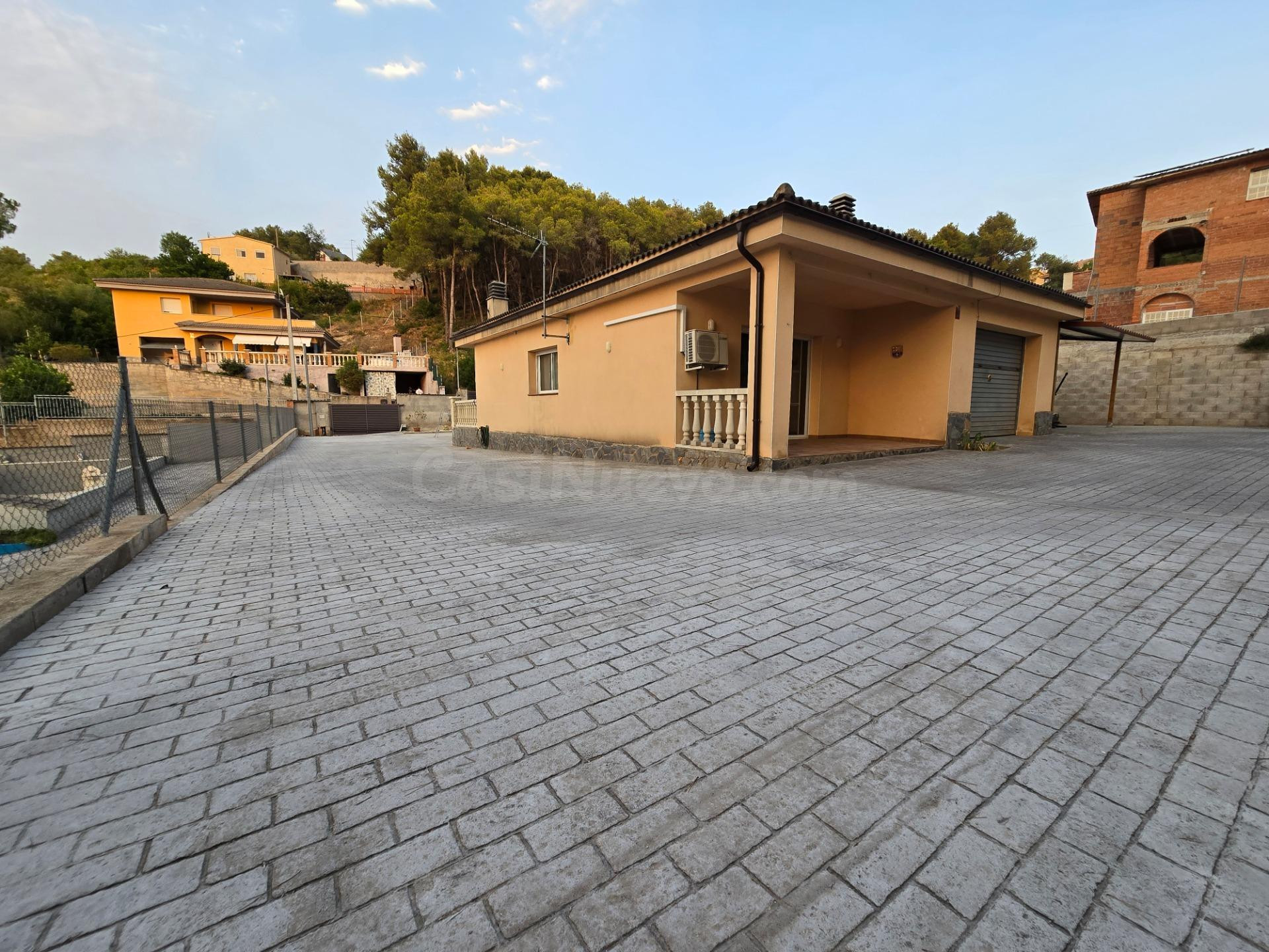 ¡TU REFUGIO PERFECTO A UN PASO DE BARCELONA! Casa de 1 plant - foto 4