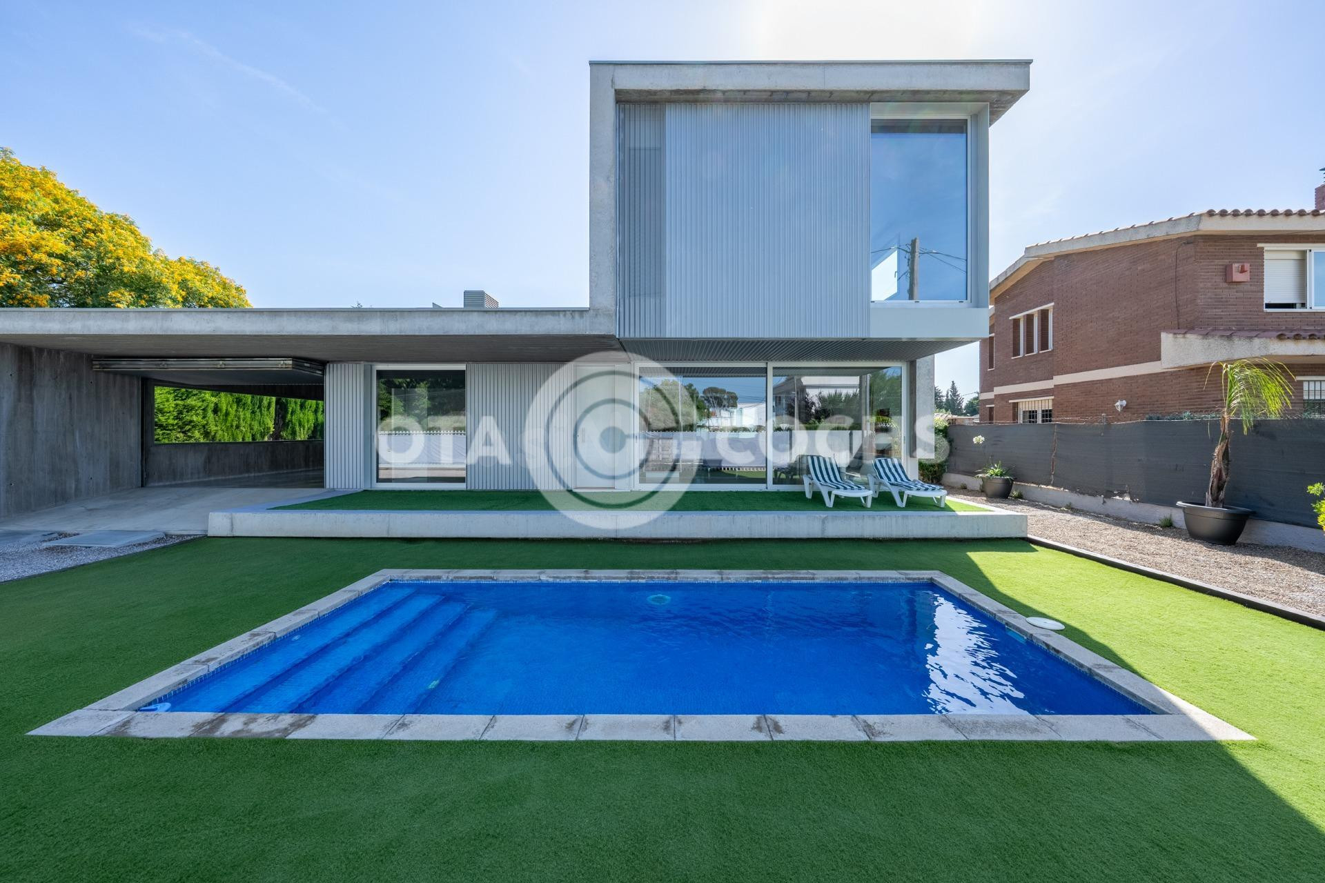 ESPECTACULAR CASA DE DISEÑO EN CAMBRILS - foto 2