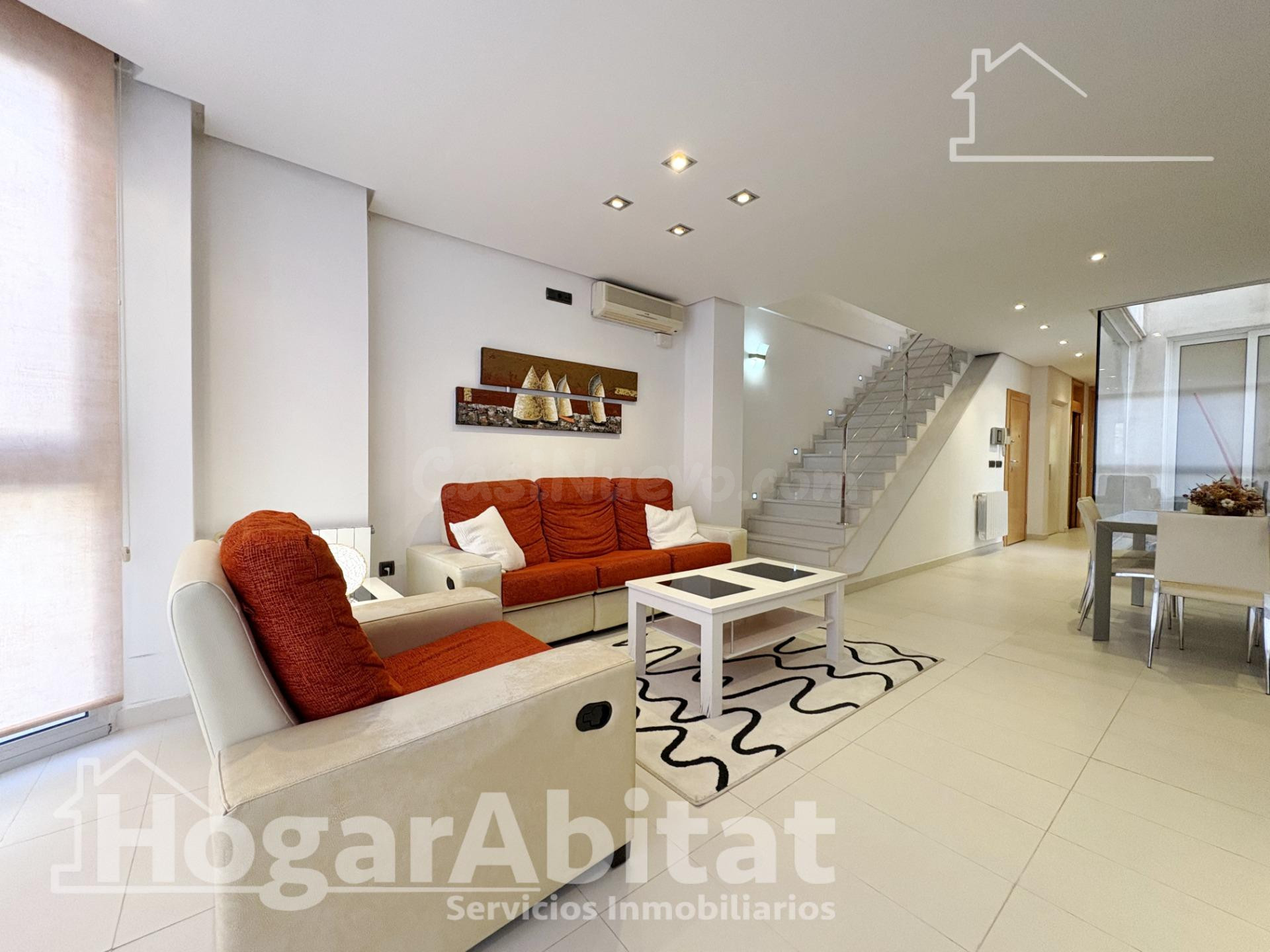 ¡CERCA DE LA PLAYA! PRECIOSA CASA CON GARAJE, ASCENSOR, DOS 