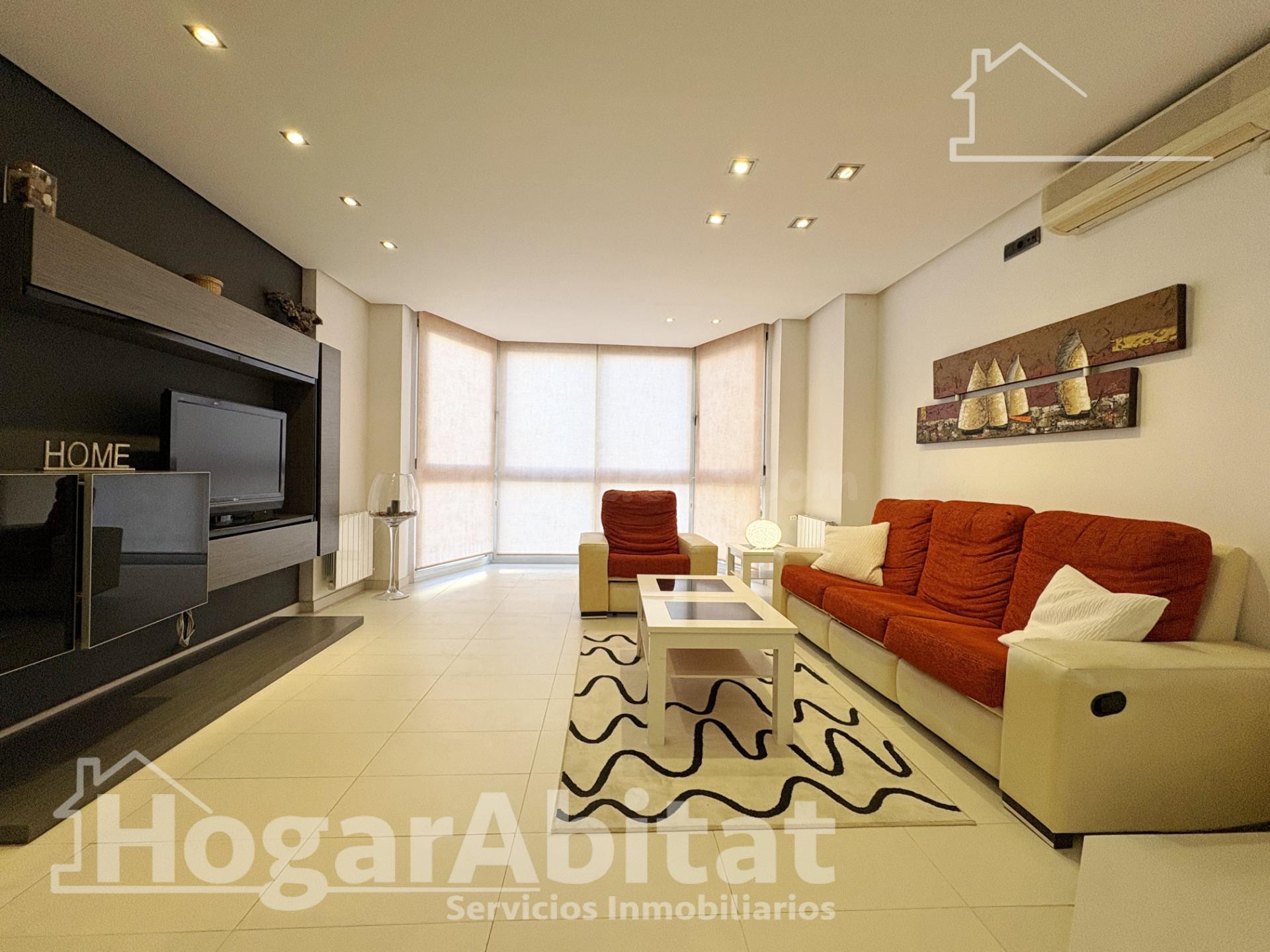 ¡CERCA DE LA PLAYA! PRECIOSA CASA CON GARAJE, ASCENSOR, DOS  - foto 2