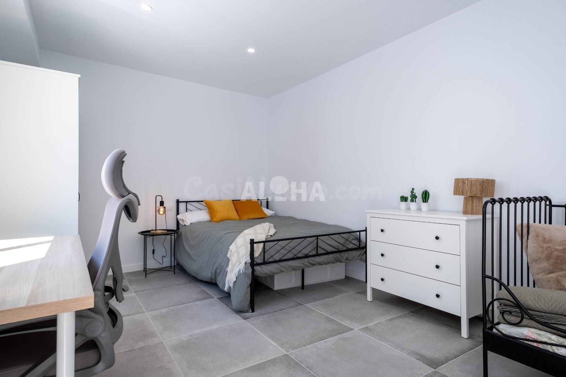 HABITACIÓN CON BAÑO PRIVADO PARA ESTUDIANTES CHICAS DISPONIB