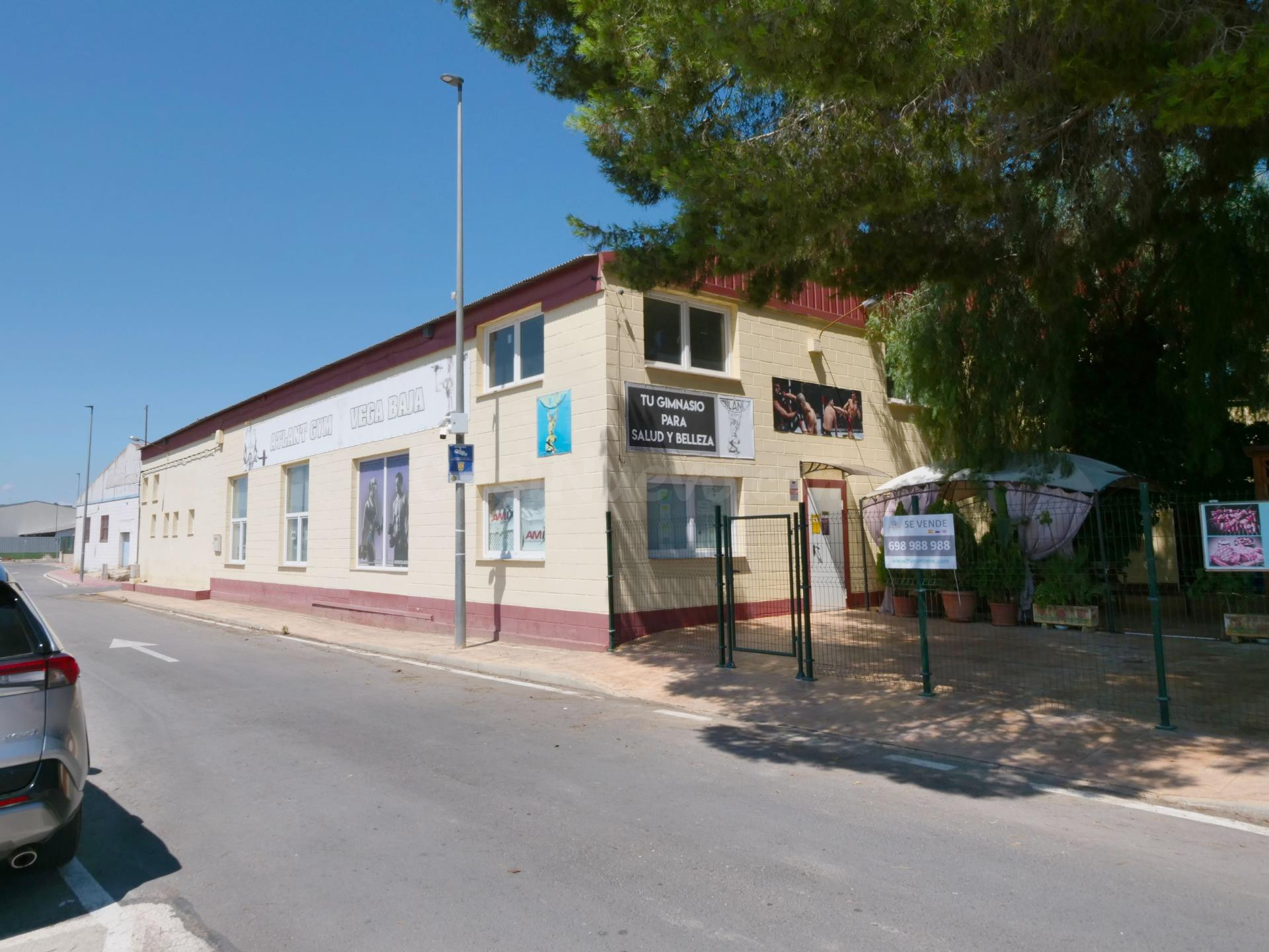 Local comercial con gran instalaciones cerca de Almoradi