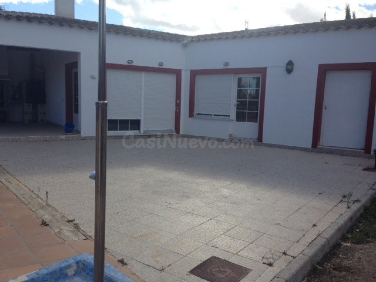CHALET CON TERRENO RUSTICO EN LA DIPUTACION CAMPILLO