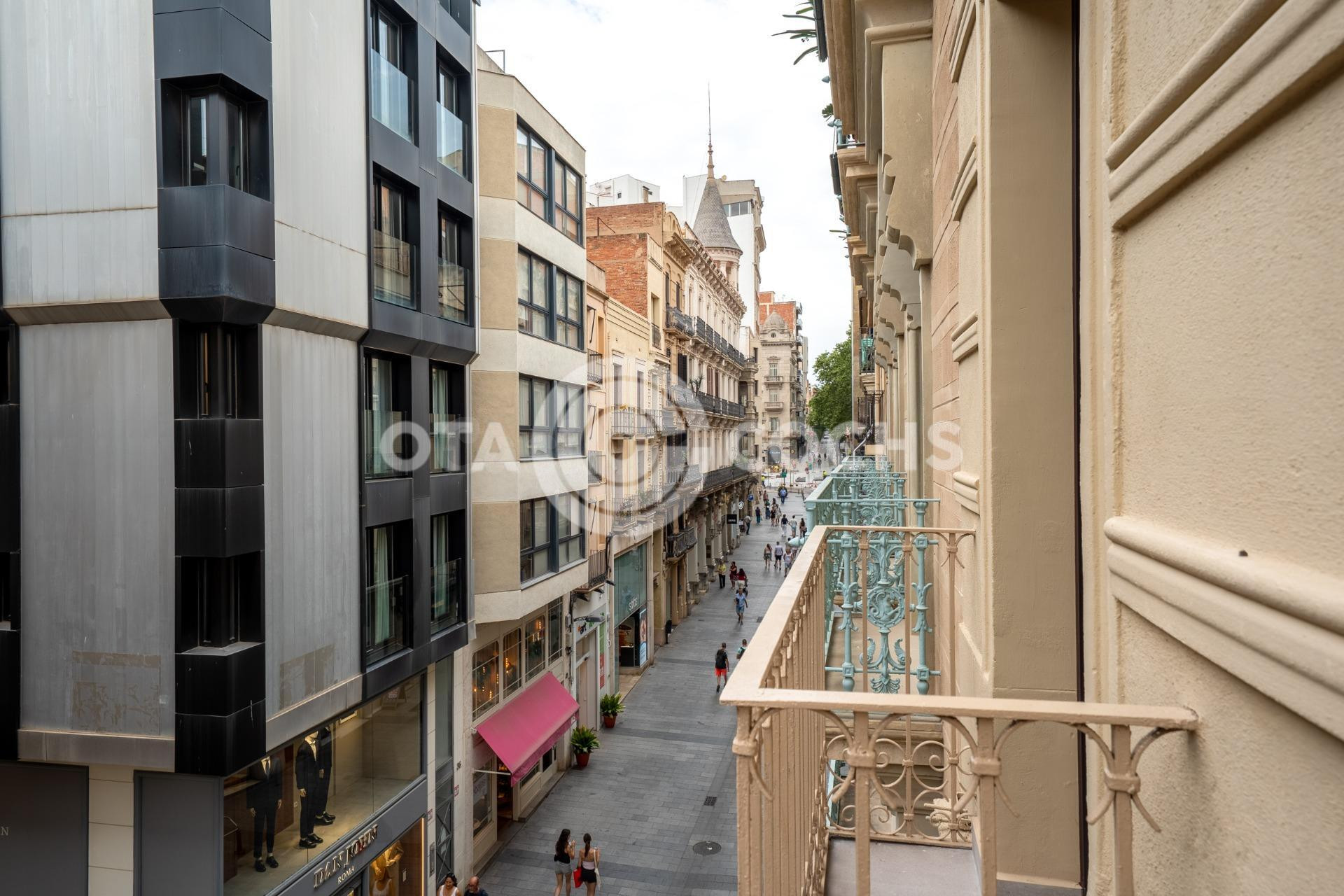 PISO DE OBRA NUEVA AL CARRER LLOVERA