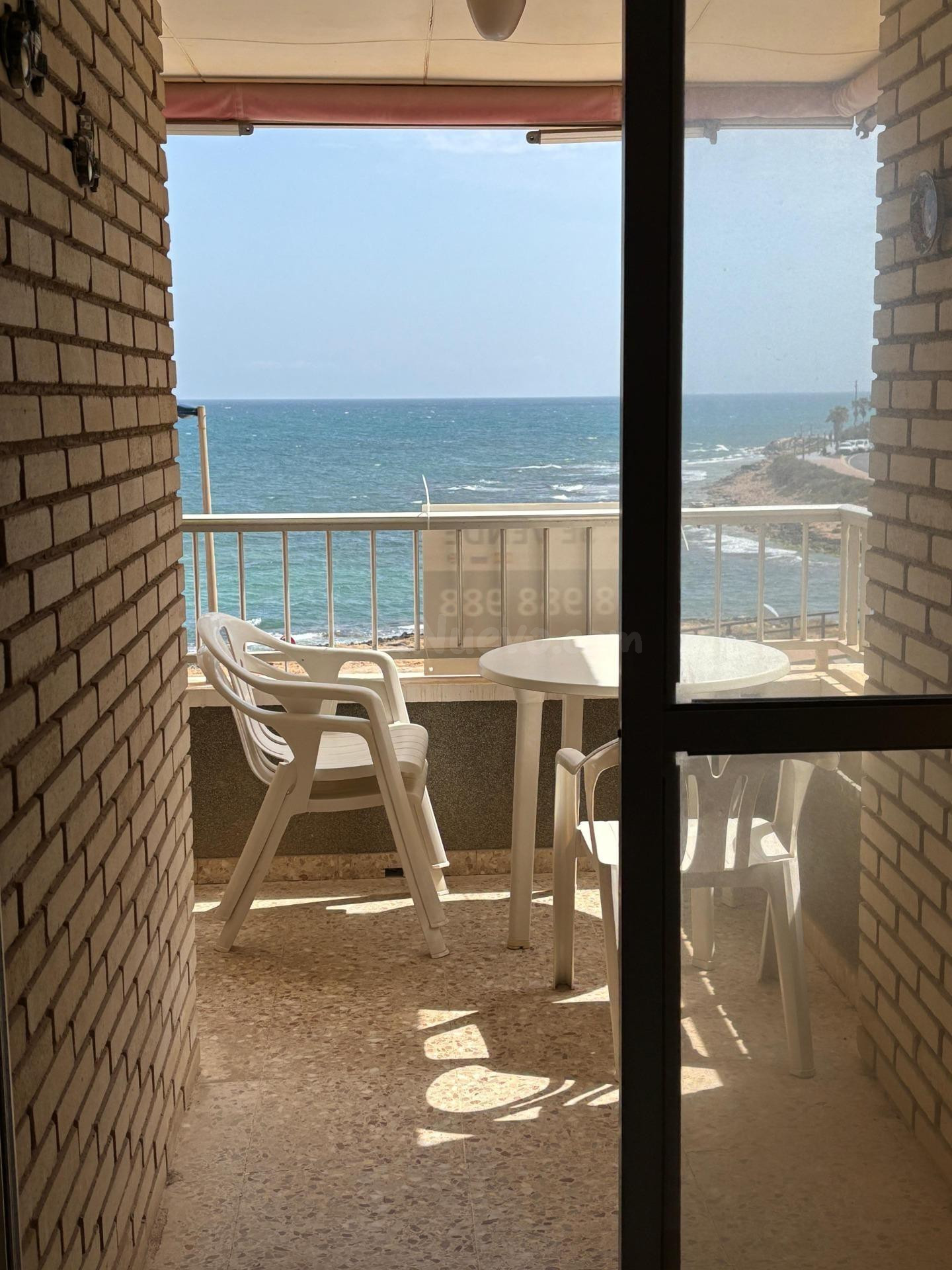 Apartamento con 3 Dormitorios y Plaza de Garaje a Solo 20 Me
