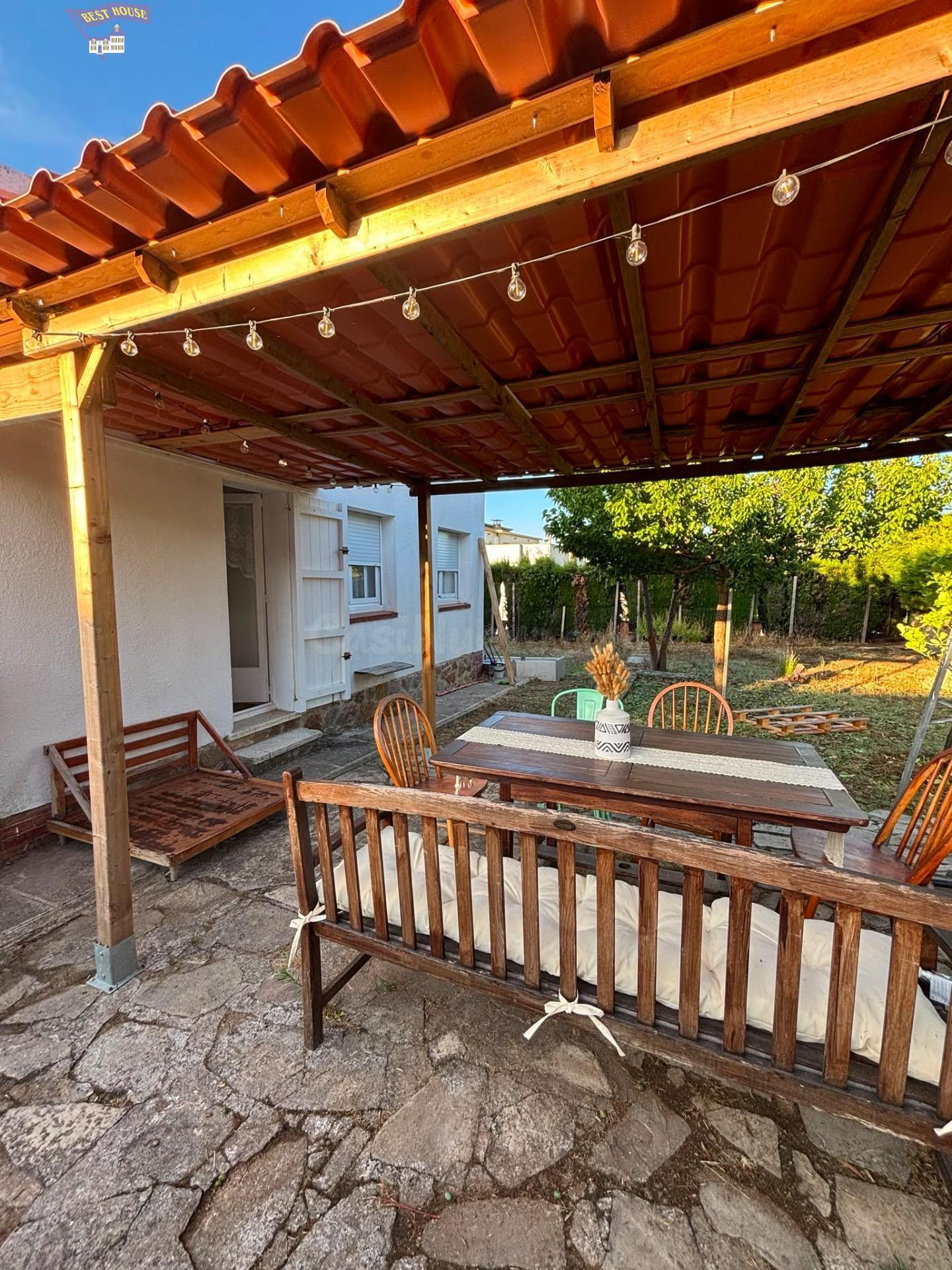 CHALET INDEPENDIENTE CON PISCINA Y GRAN PARCELA — ¡LISTO PAR