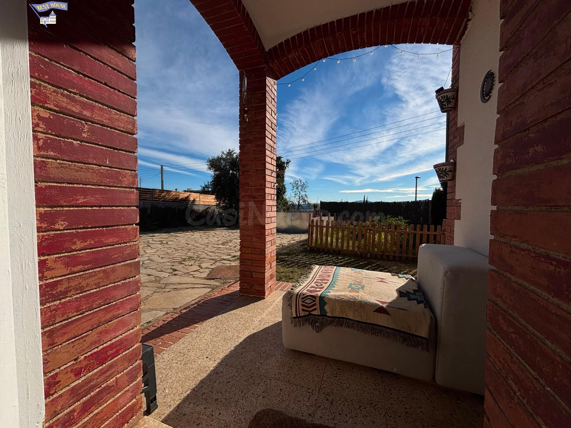 CHALET INDEPENDIENTE CON PISCINA Y GRAN PARCELA — ¡LISTO PAR - foto 5