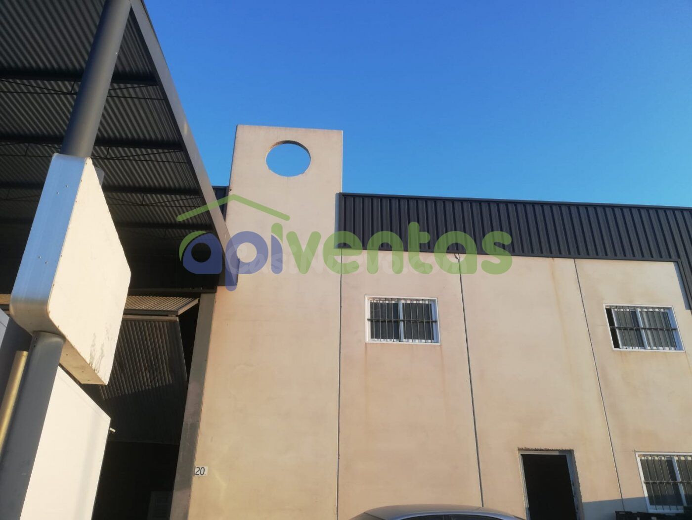 Nave industrial con camara frigorifica