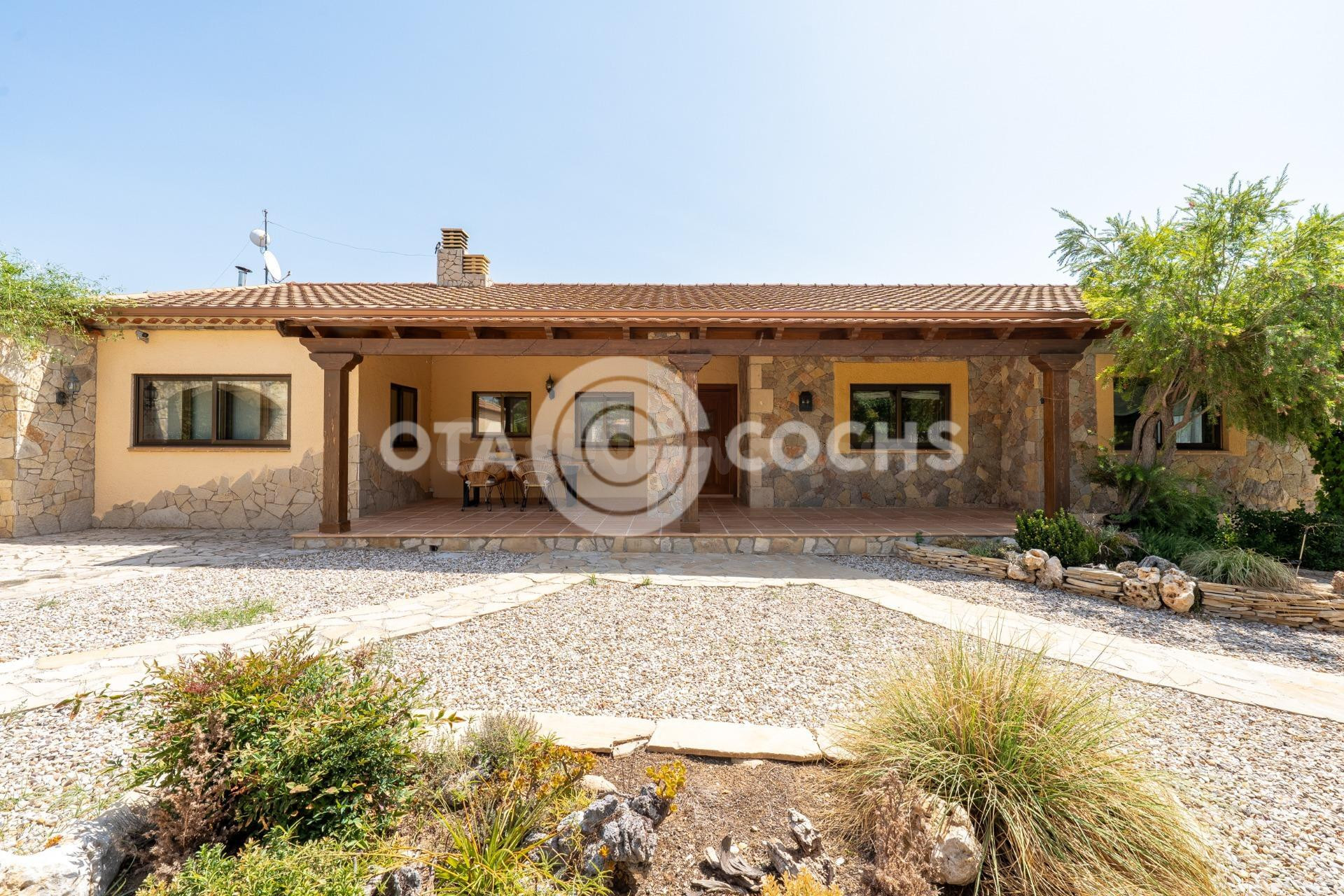 ESPECTACULAR CHALET CON PISCINA EN BOTARELL - foto 2