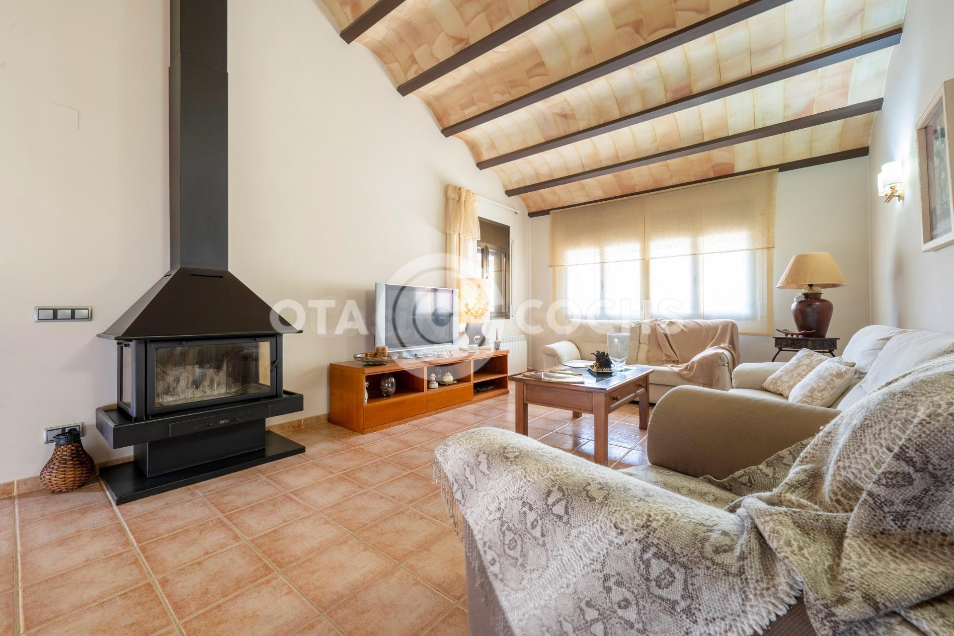 ESPECTACULAR CHALET CON PISCINA EN BOTARELL - foto 3