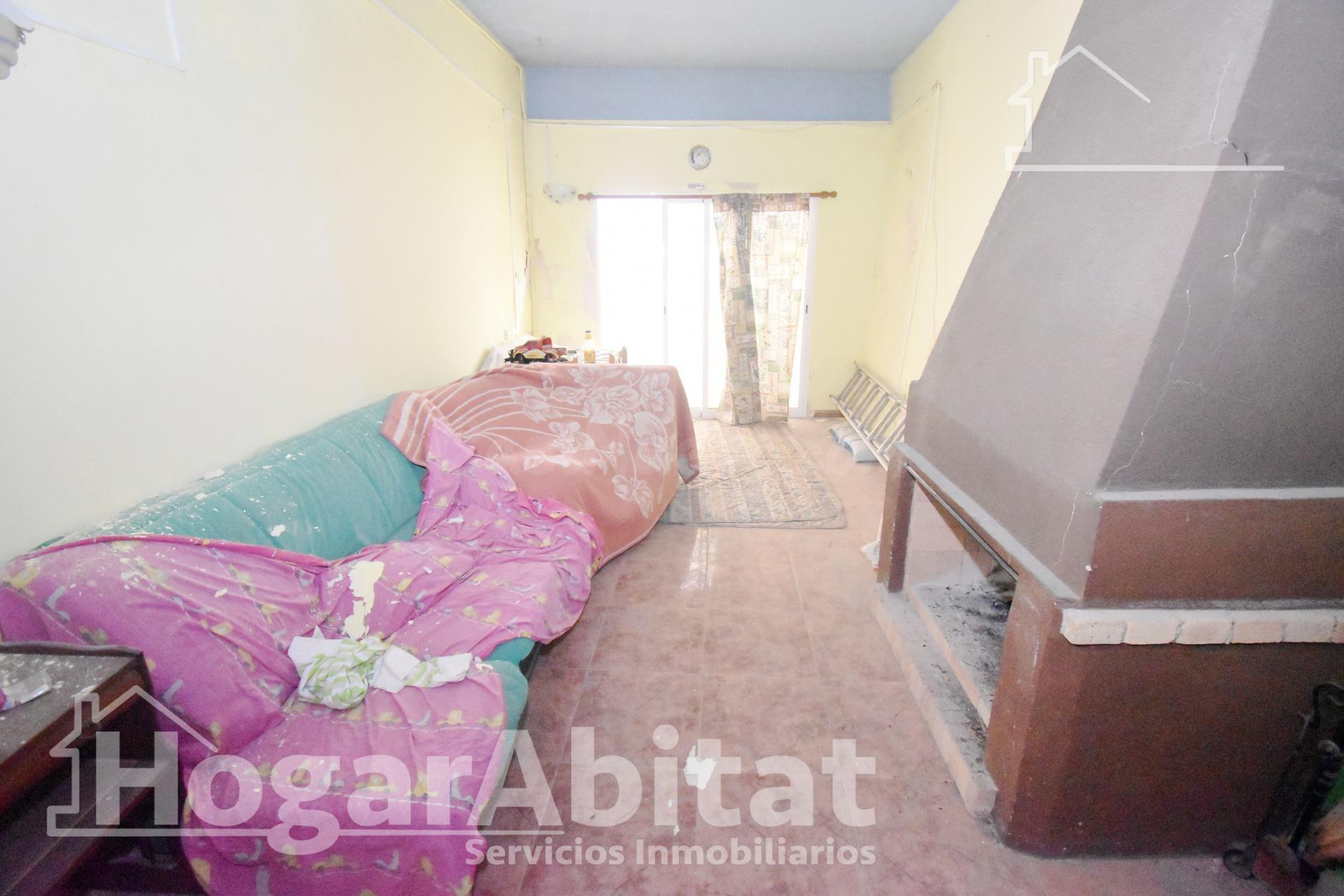 CASA MUY AMPLIA PARA REFORMAR, CON TERRAZA Y TRASTERO