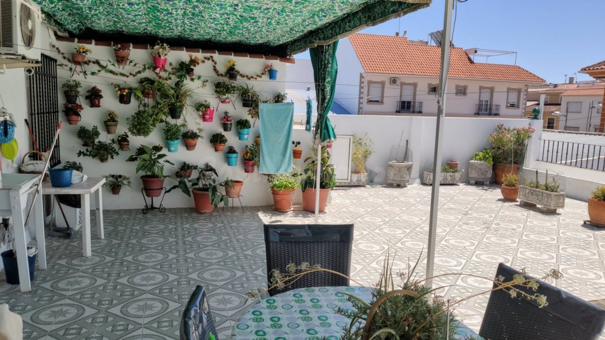 Nave con vivienda a la venta