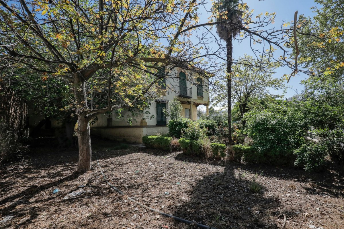 ¡Atención inversores! Casa Señorial en centro Alhendín con S - foto 4