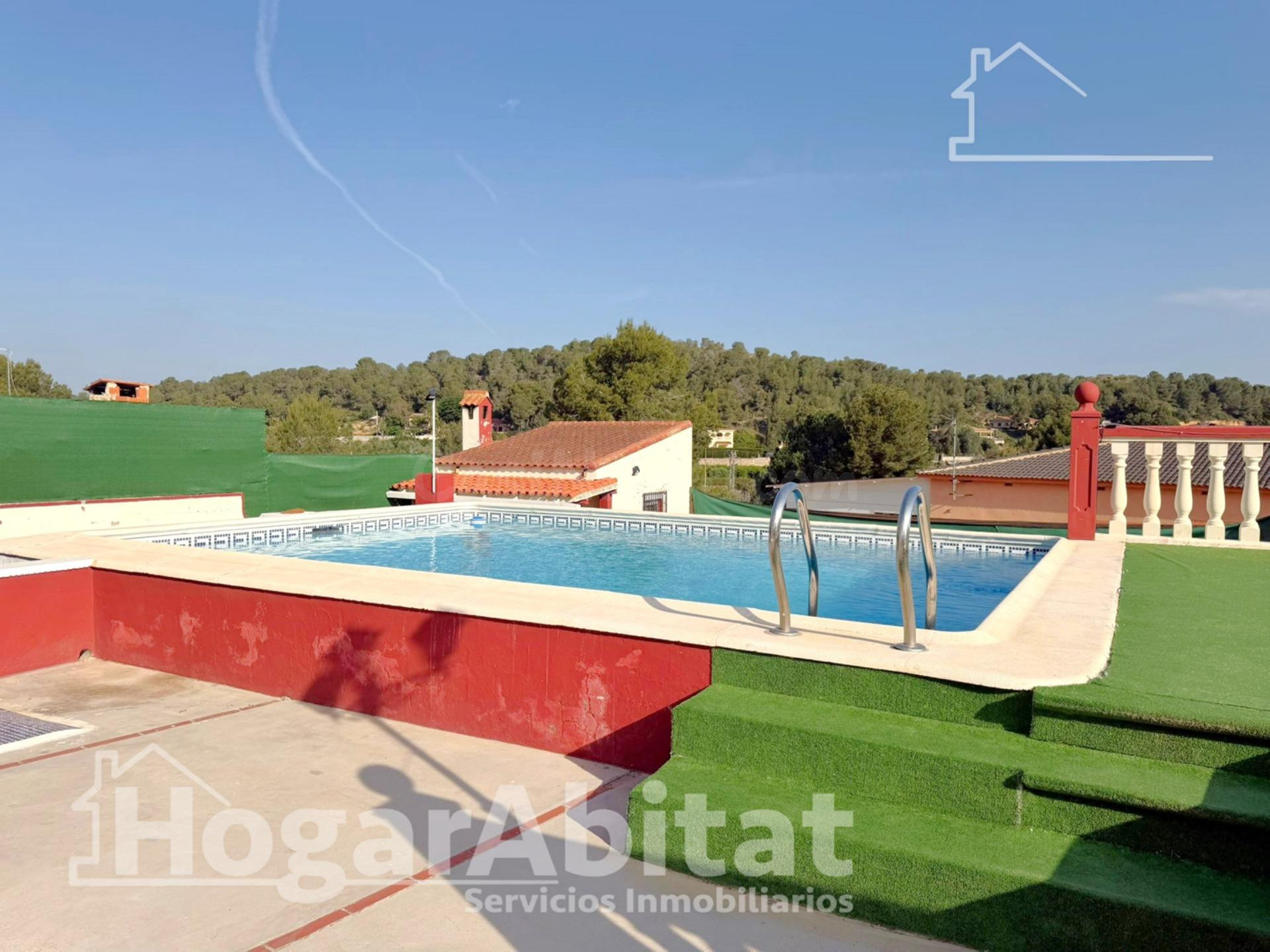 CHALET CON PISCINA, GARAJE, TERRAZA Y BARBACOA - foto 3