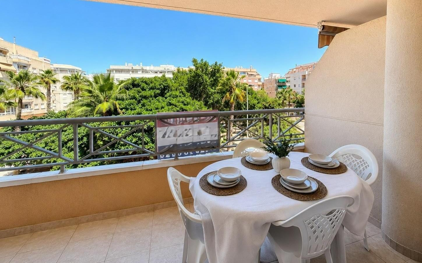 Apartamento luminoso con terraza y vistas al parque cerca de
