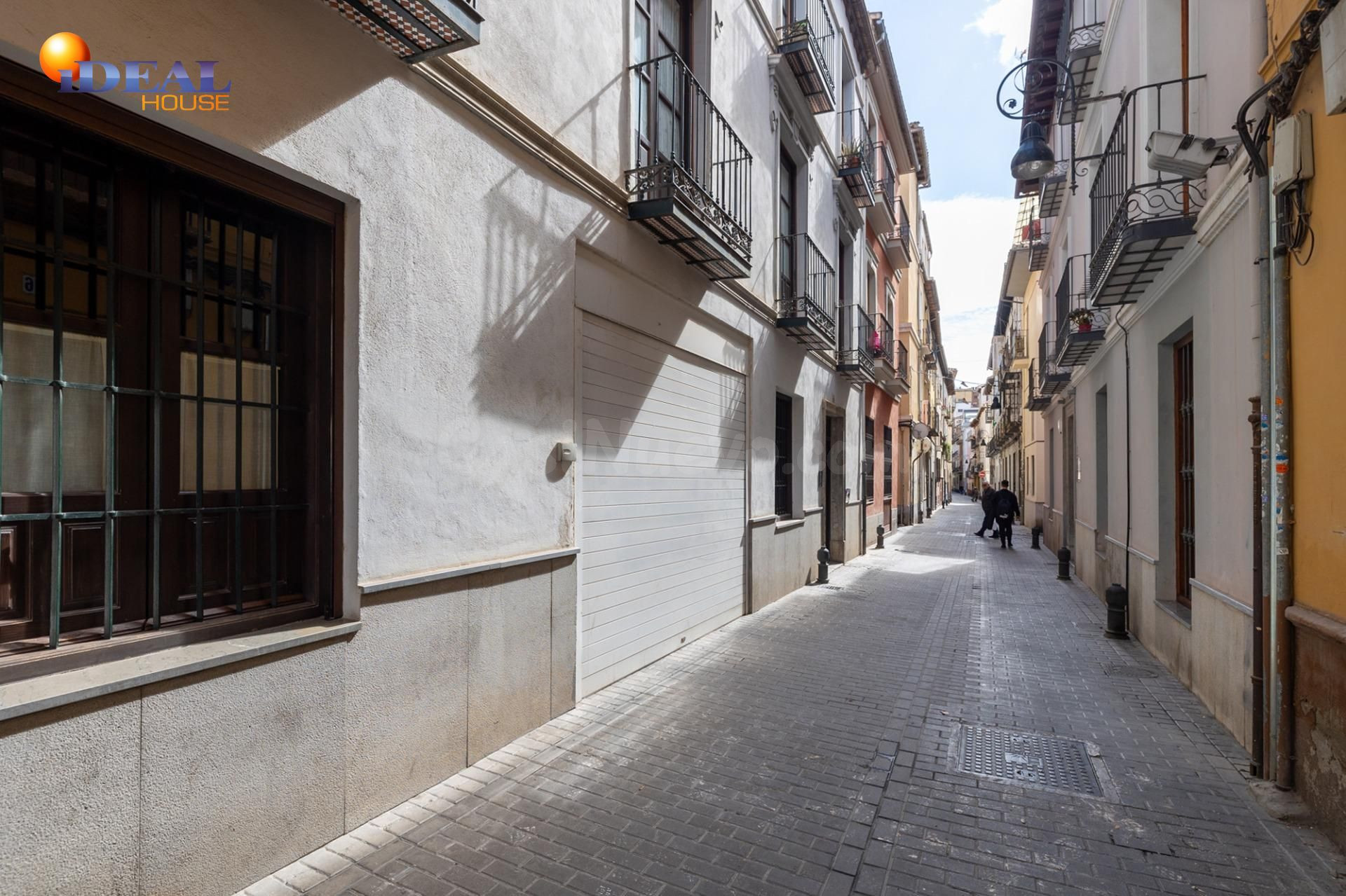 Dos plazas de garaje en zona Carrera de la Virgen - foto 2