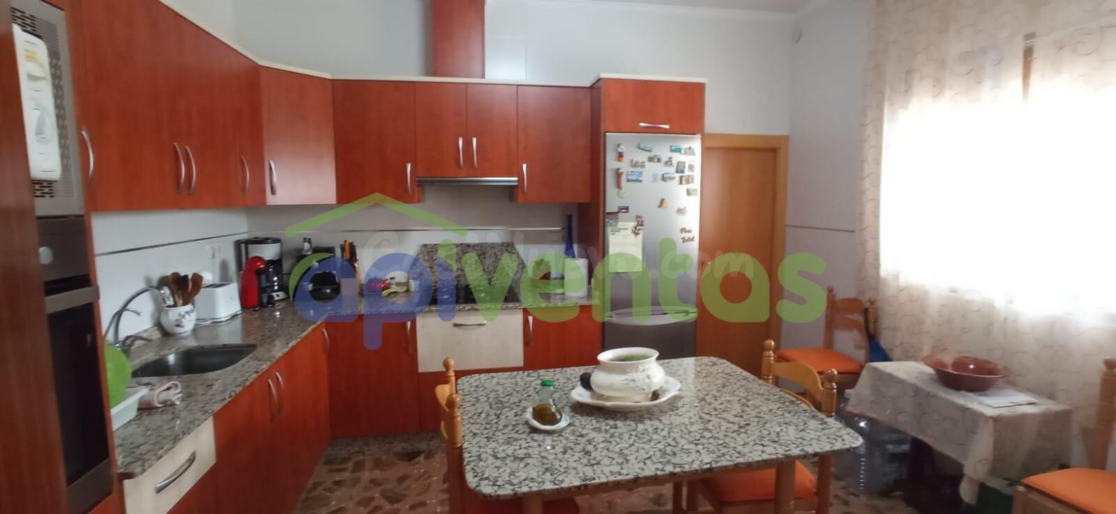 2 Casas con terreno y 2 naves