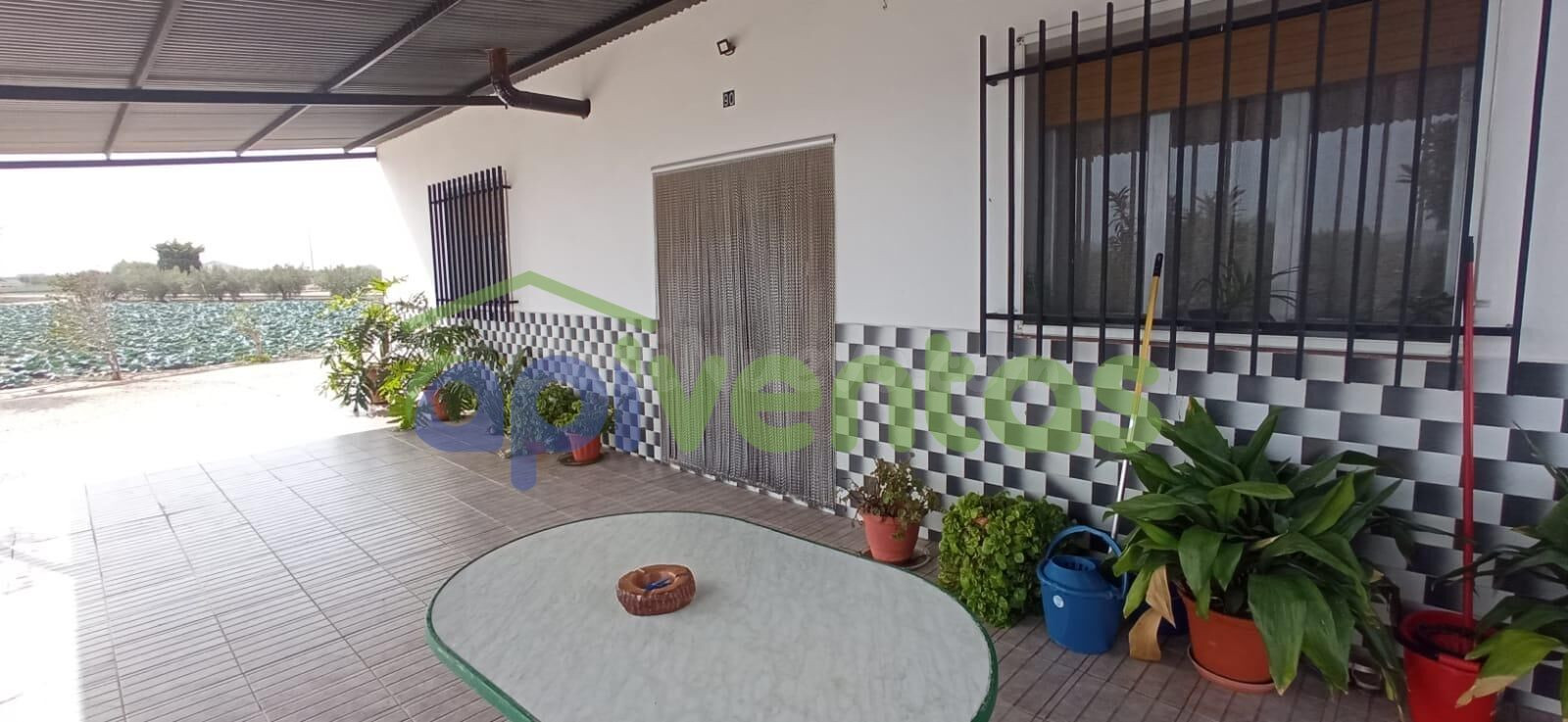 2 Casas con terreno y 2 naves - foto 2