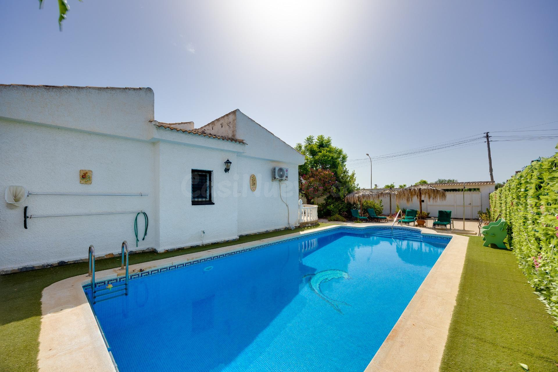 Exclusiva residencia en La Siesta (Torrevieja), lista para v - foto 4