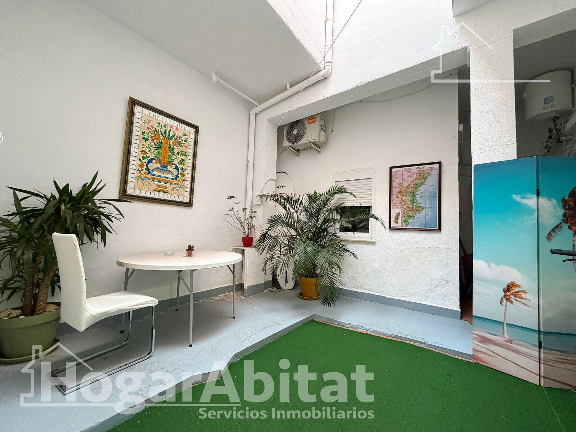 ¡UBICACIÓN IDEAL! BAJO ACOGEDOR Y LUMINOSO CON TERRAZA Y TRA - foto 2