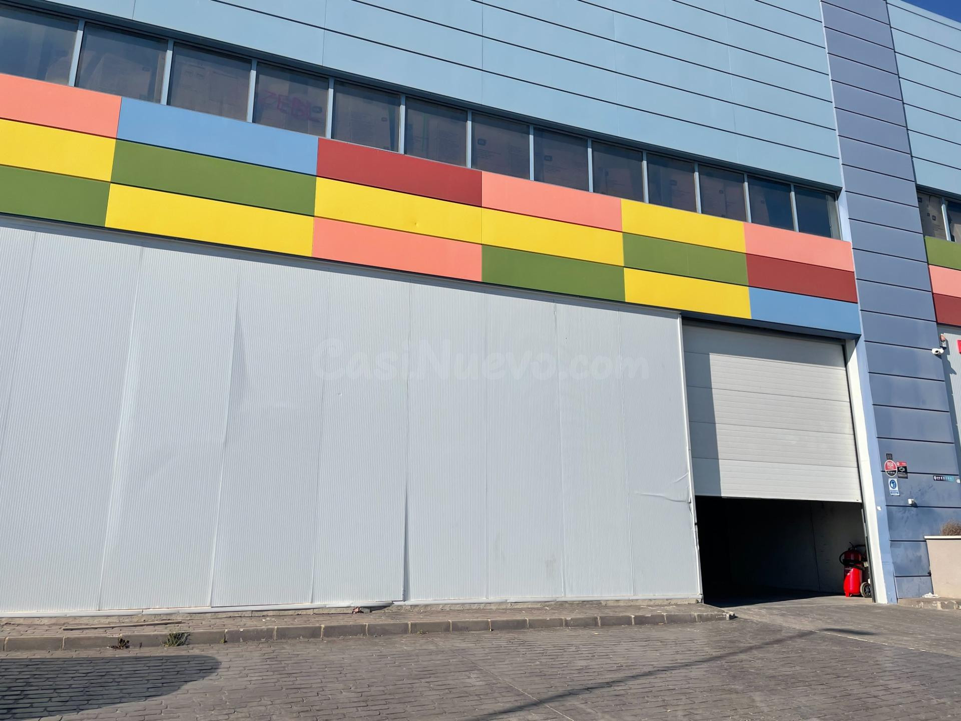 NAVE DE 900M2 MAS 200M2 DE ALTILLO