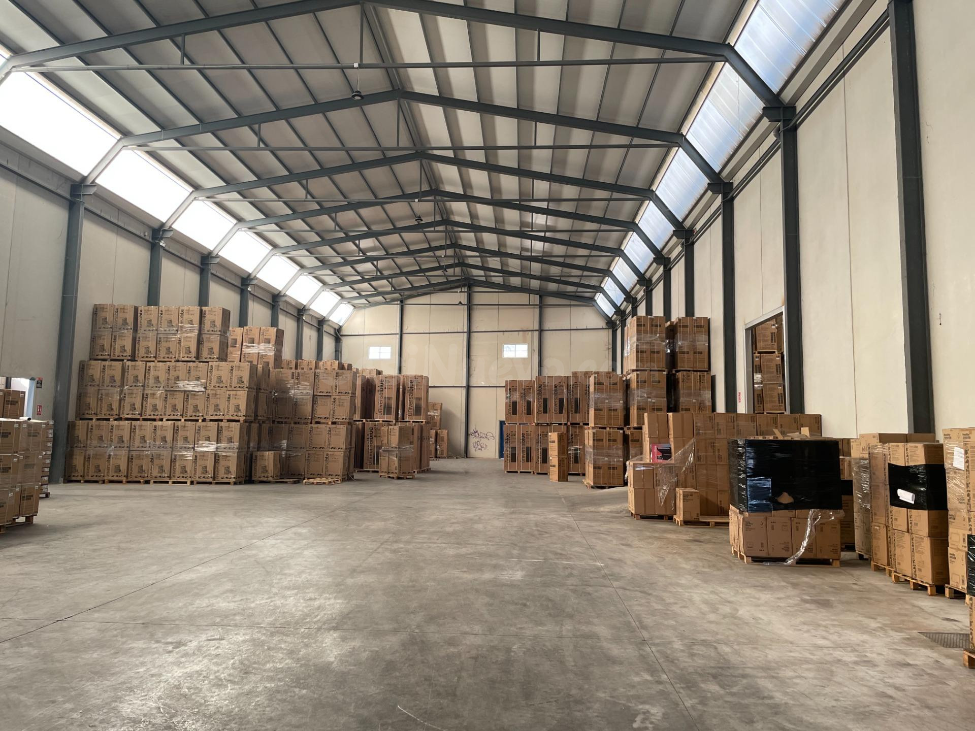 NAVE DE 900M2 MAS 200M2 DE ALTILLO - foto 2