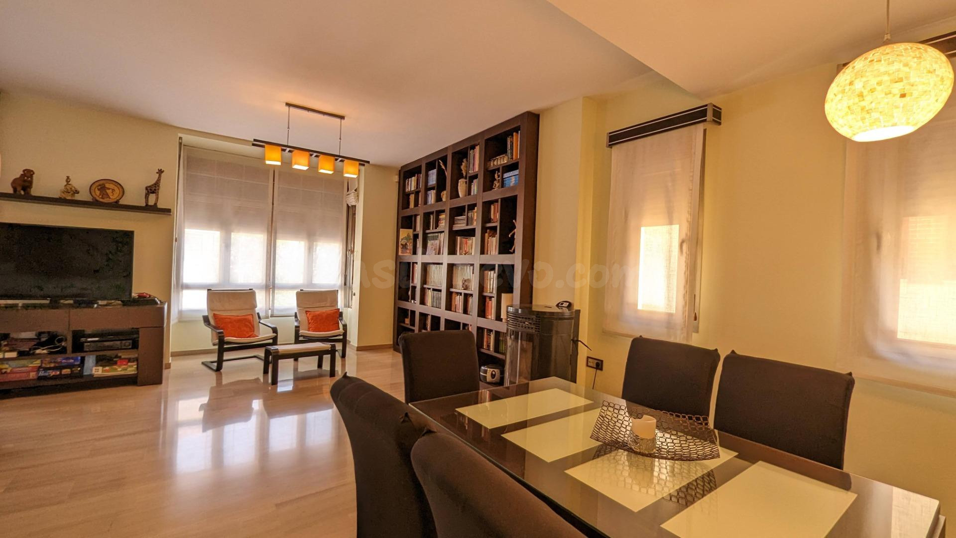Finca residencial con local comercial en Baena - foto 3