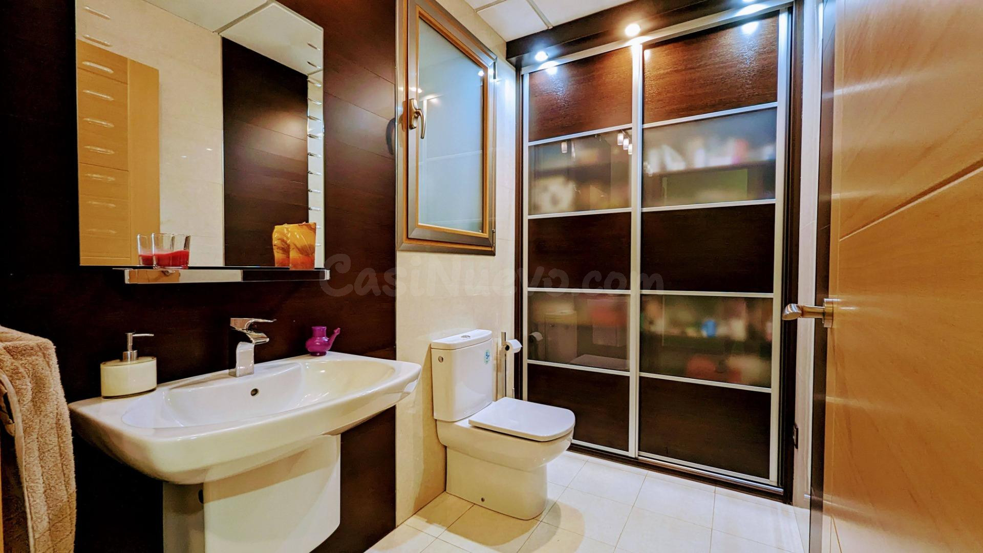 Finca residencial con local comercial en Baena - foto 5