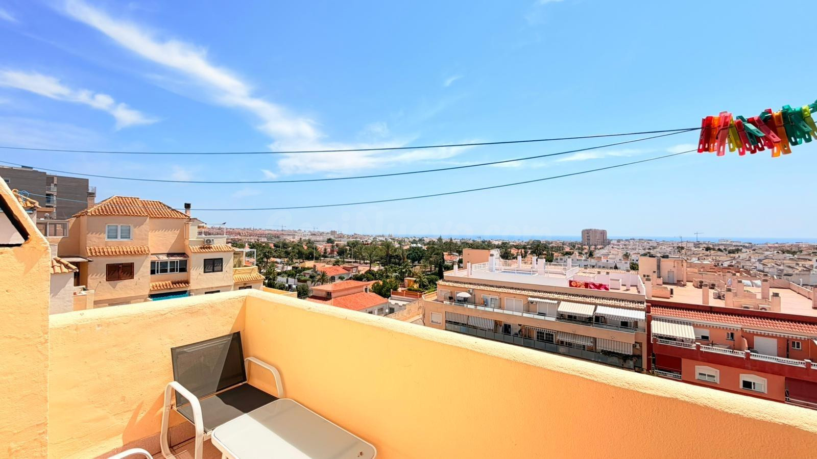 Ático de 1 dormitorio con vistas al mar y piscina comunitari - foto 3