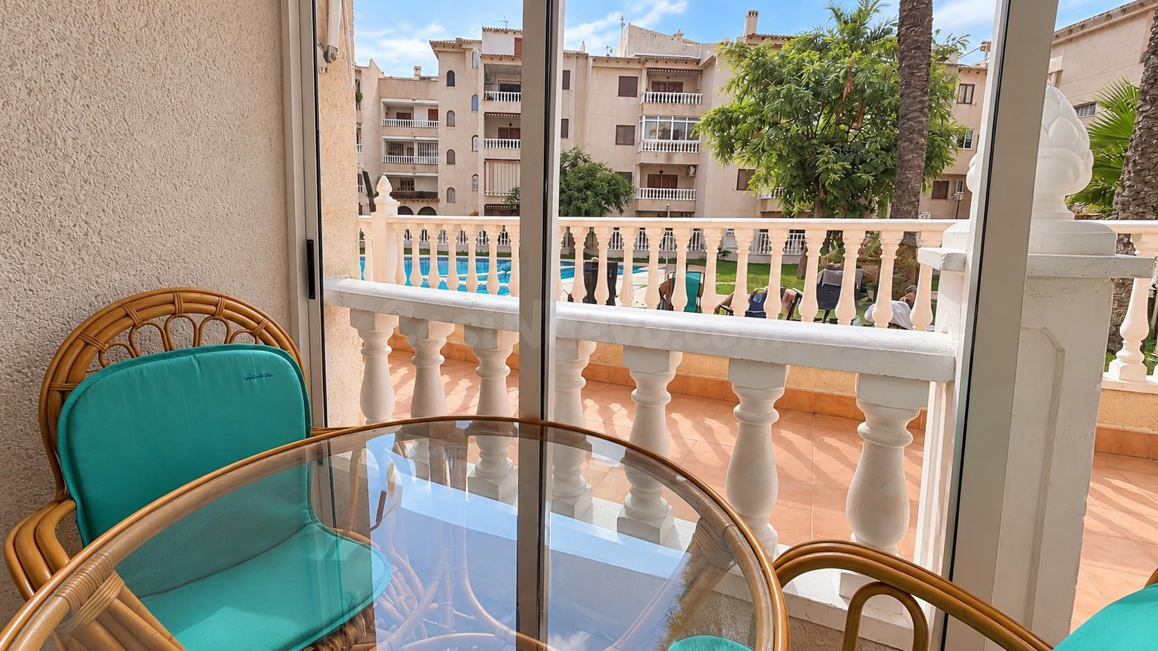 Apartamento con amplia terraza y piscina a 300 m de Playa de - foto 4