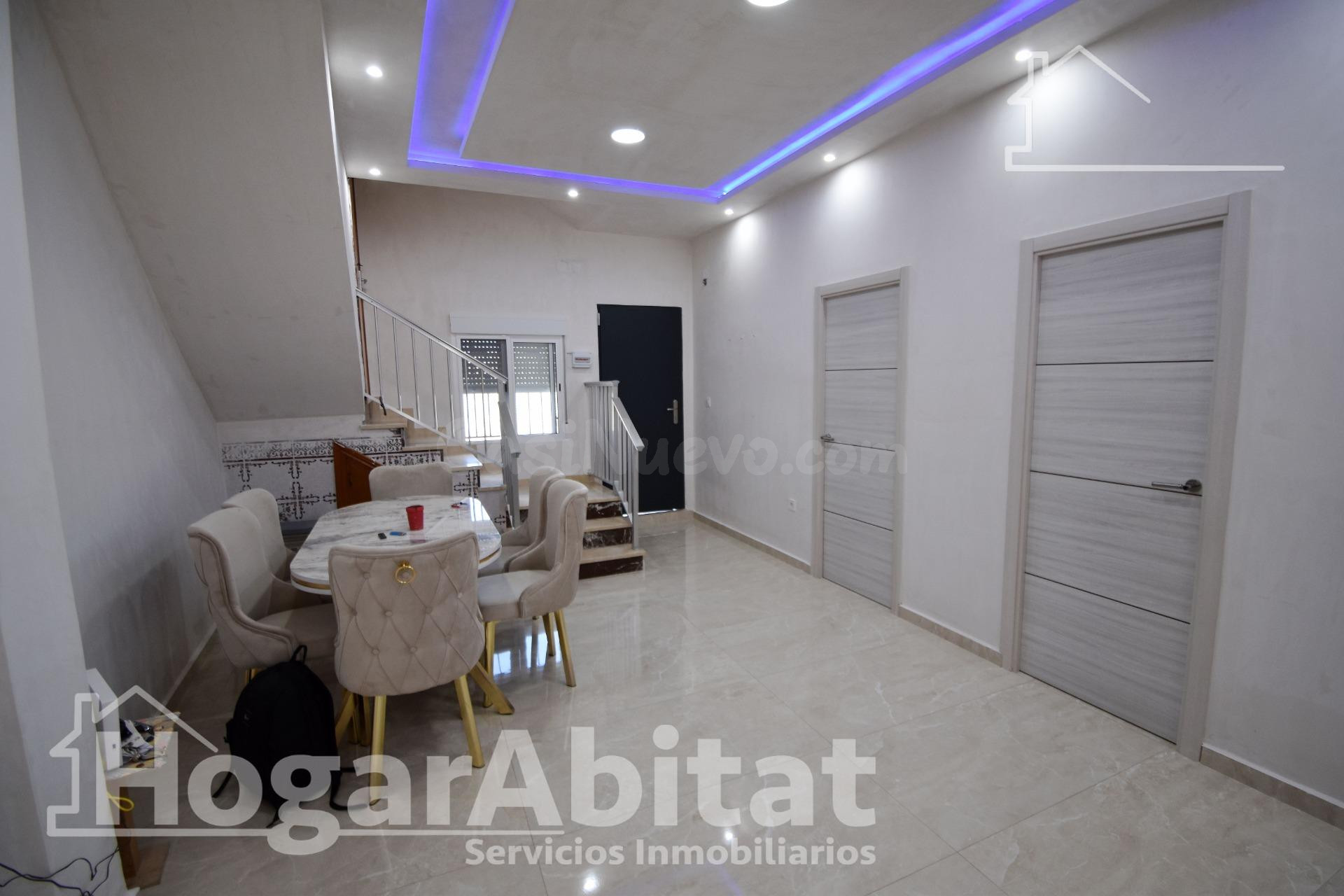 ¡PRECIOSA CASA! REFORMADA, AMPLIA Y LUMINOSA CON TERRAZA Y G