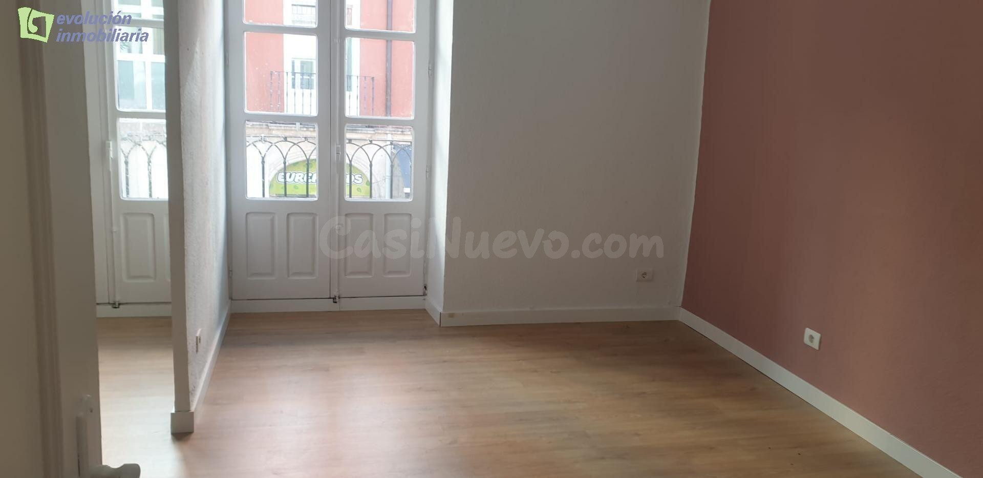 SE ALQUILA OFICINA EN PLENO CENTRO AL LADO DE LA CATEDRAL!!! - foto 2
