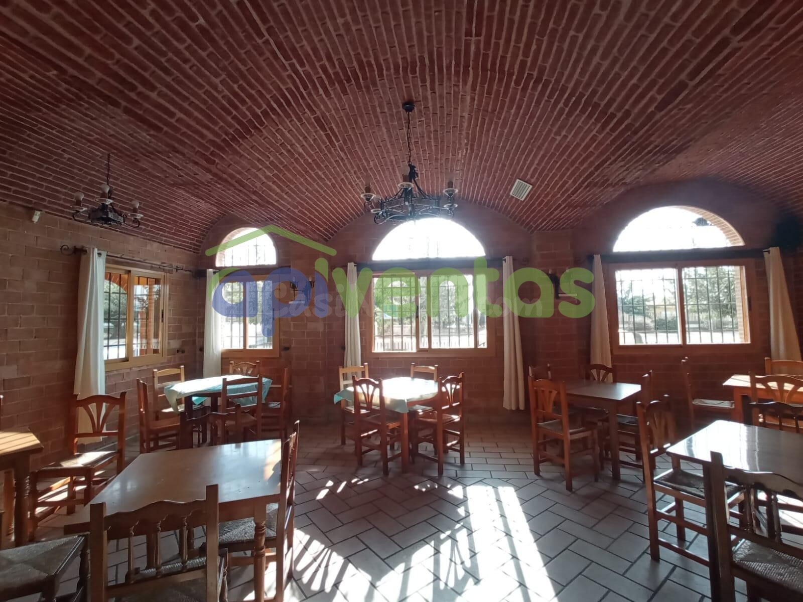 Bar-Mesón-Restaurante RUSTICO Y Heladeria - foto 2