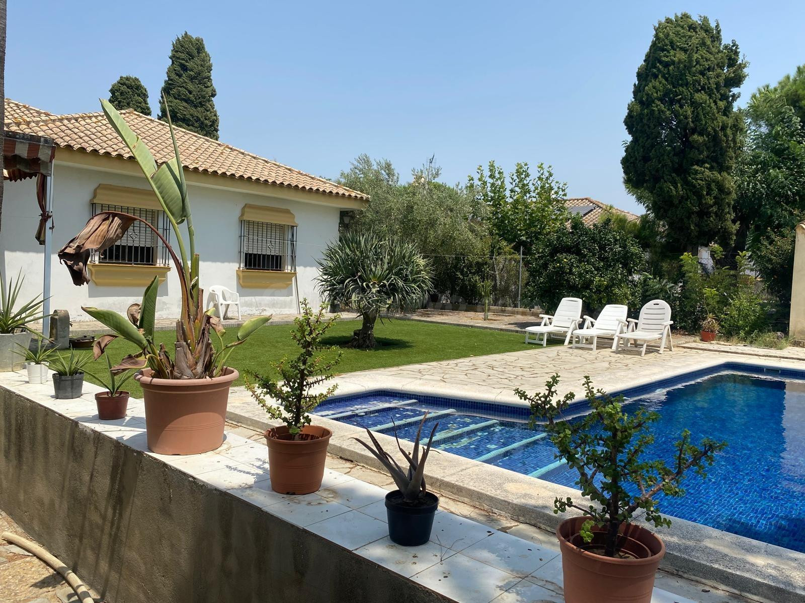 OPORTUNIDAD DE CHALET CON PISCINA.