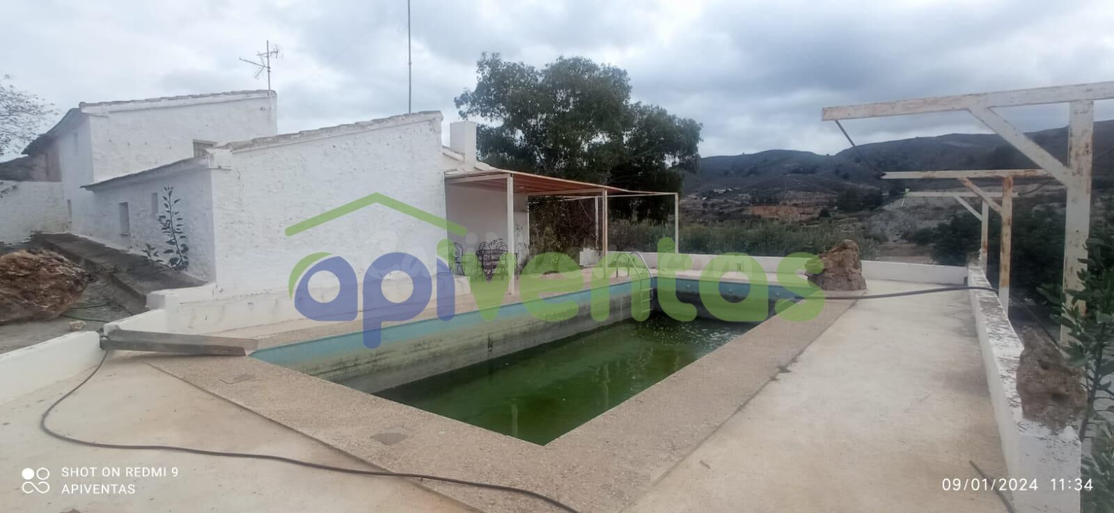 Cortijo de piedra con 20 hec de terreno