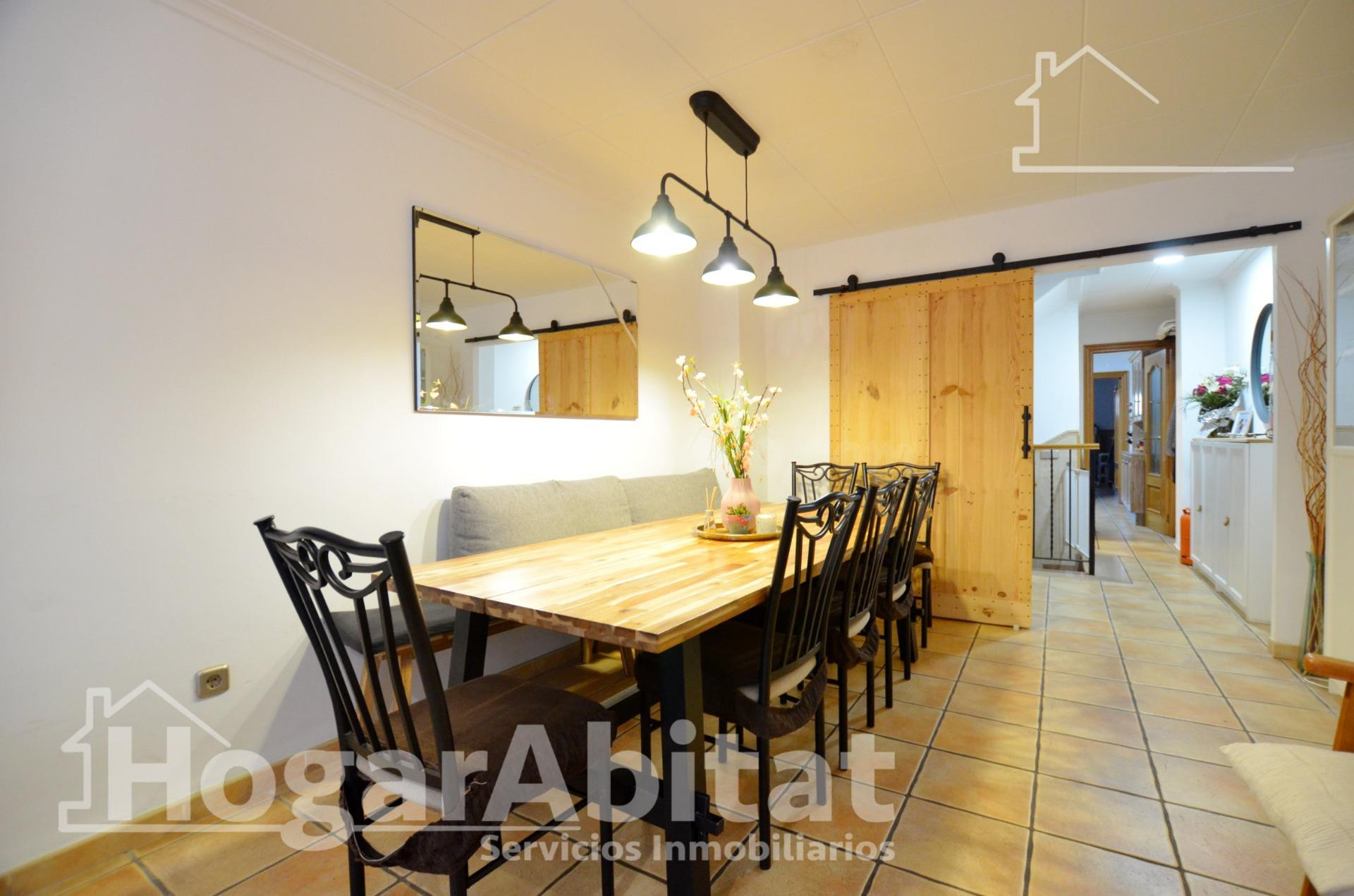 AMPLIA CASA CON TERRAZA Y GARAJE CERCA DE LA PLAYA - foto 3