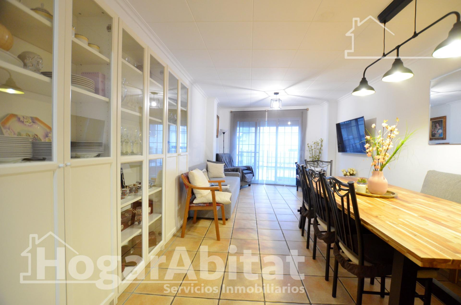 AMPLIA CASA CON TERRAZA Y GARAJE CERCA DE LA PLAYA - foto 4