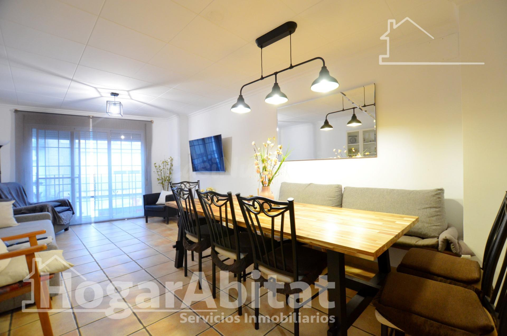 AMPLIA CASA CON TERRAZA Y GARAJE CERCA DE LA PLAYA - foto 5