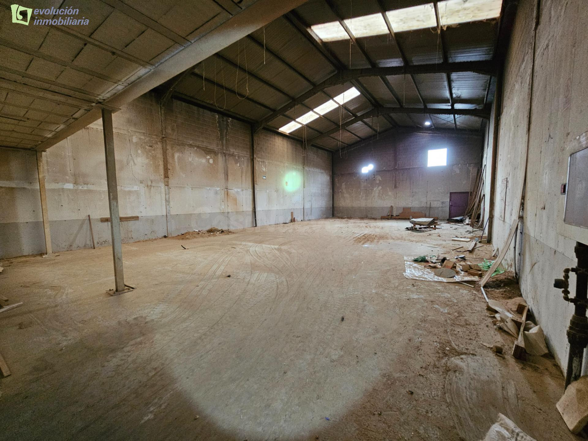 Magnífica nave industrial situada en Almazán, Soria - foto 2