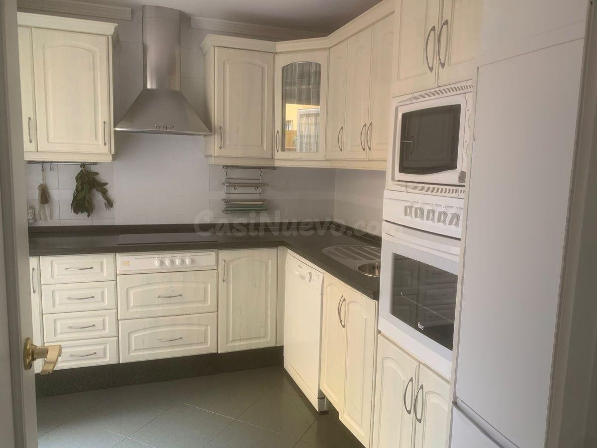 OPORTUNIDAD VIVIENDA ADOSADA EN LA ZONA DEL BOTANICO !!!!!! - foto 2