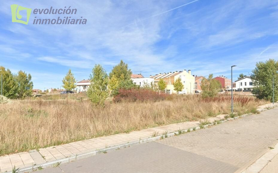 TERRENO URBANO CONSOLIDADO EN BARRIO DE CORTES EN BURGOS.