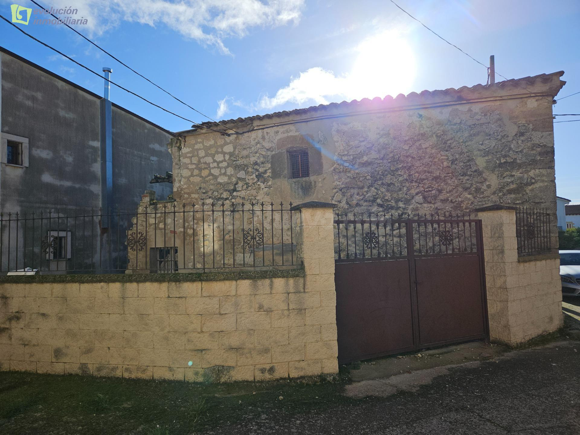 ¡Oportunidad única! Se venden dos casas juntas en el centro 