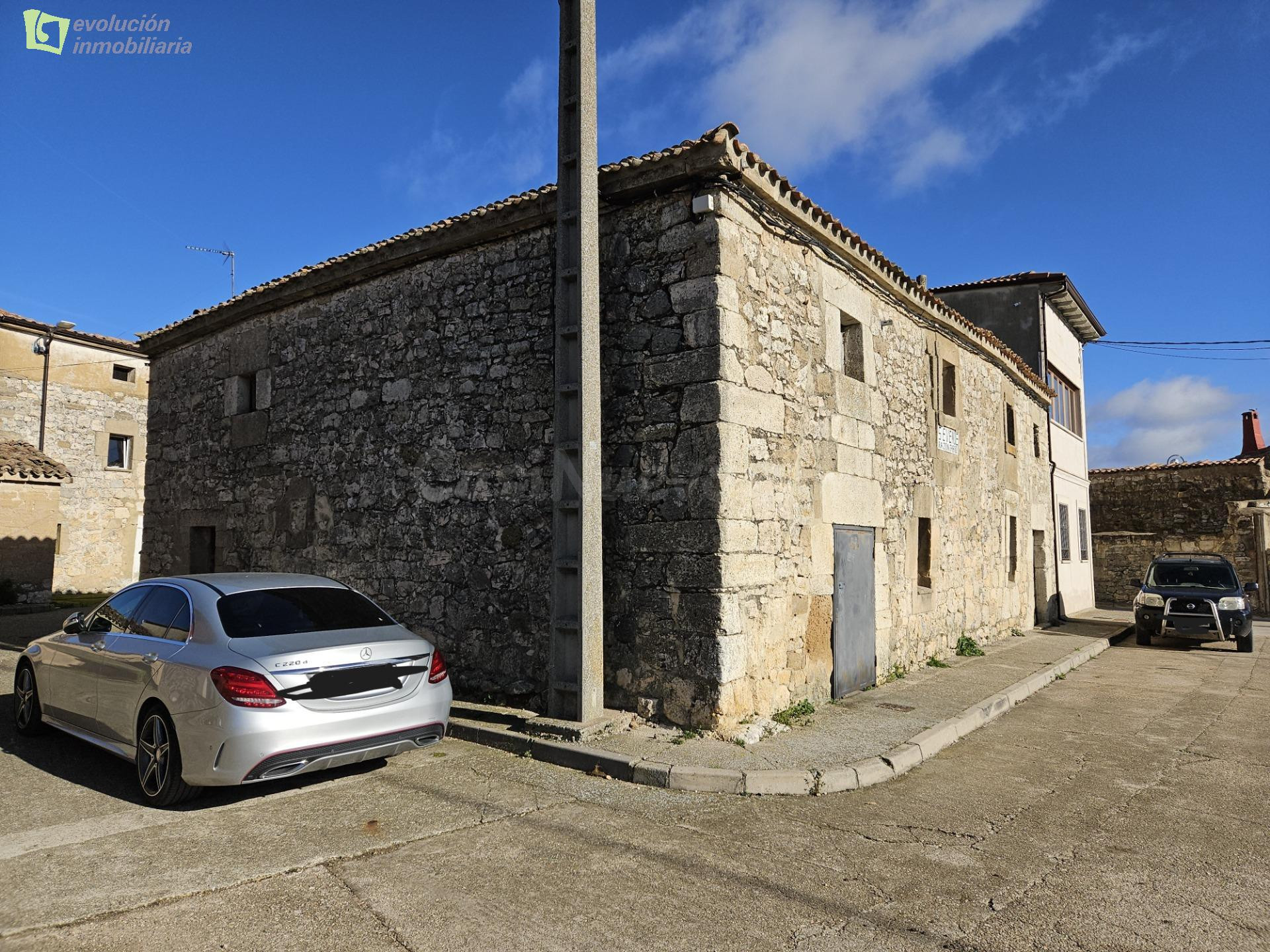 ¡Oportunidad única! Se venden dos casas juntas en el centro  - foto 2