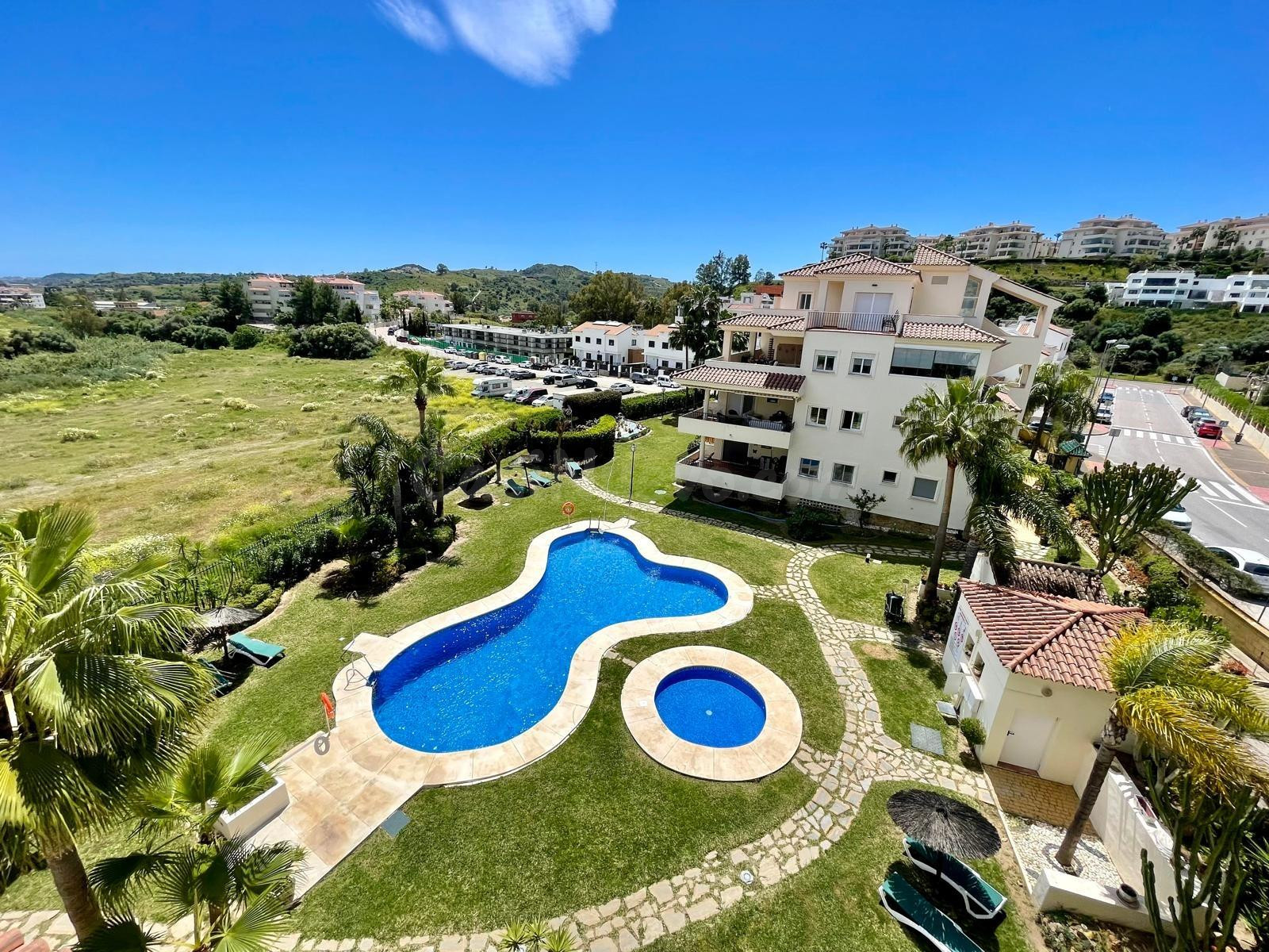Ático en Venta en La Cala Hills, Mijas – ¡Sol, Espacio y Con - foto 2